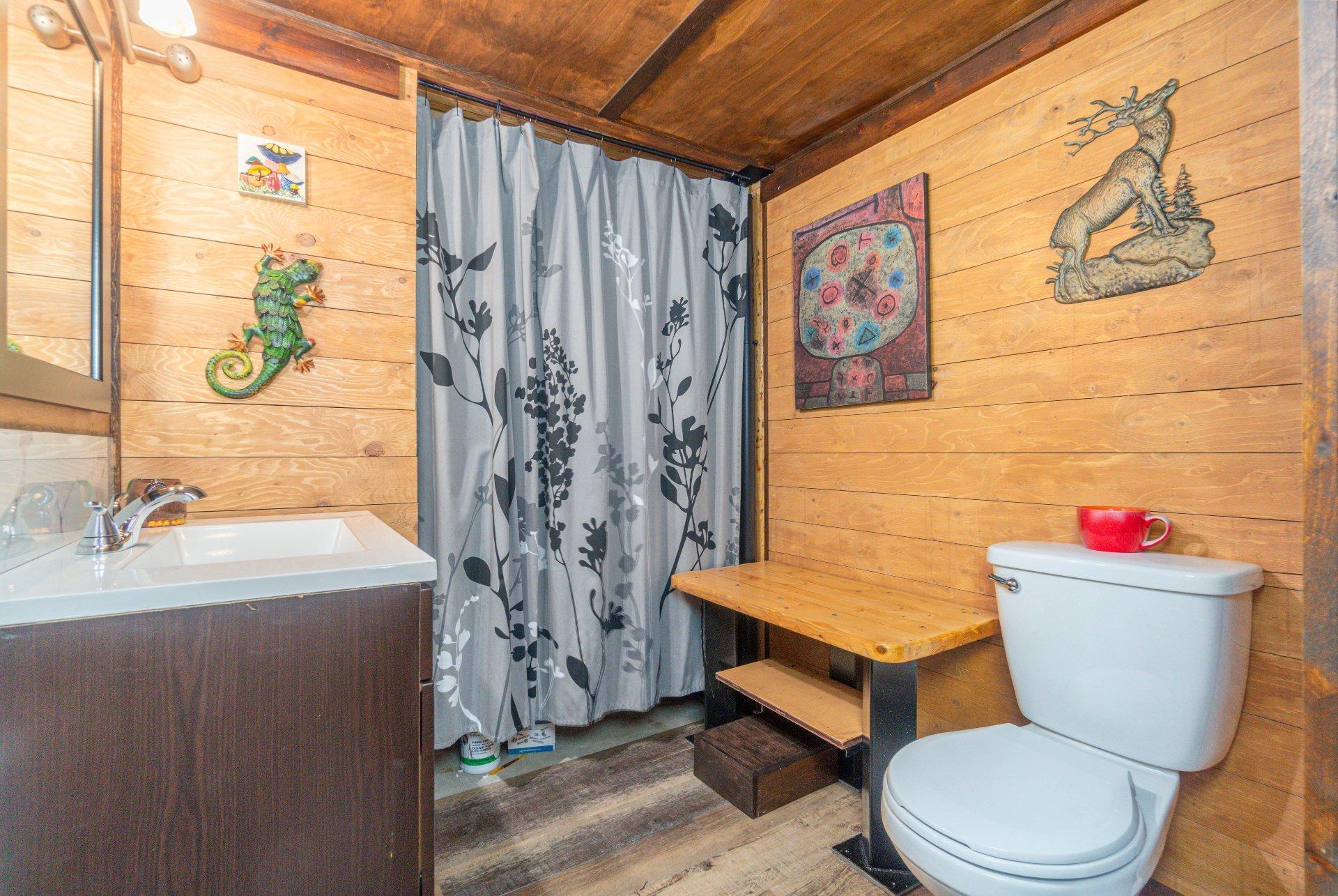 









3570


Ch. du Tour-du-Lac-Tibériade

,
Rivière-Rouge,




QC
J0T1T0

