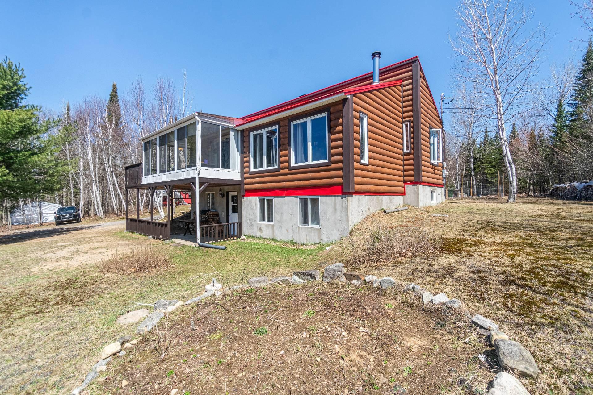 









3570


Ch. du Tour-du-Lac-Tibériade

,
Rivière-Rouge,




QC
J0T1T0

