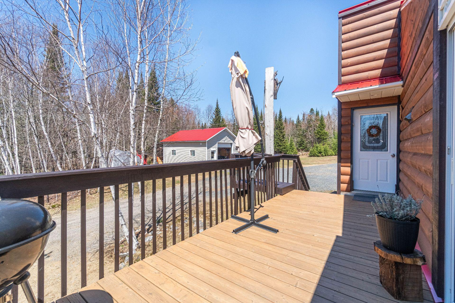 









3570


Ch. du Tour-du-Lac-Tibériade

,
Rivière-Rouge,




QC
J0T1T0

