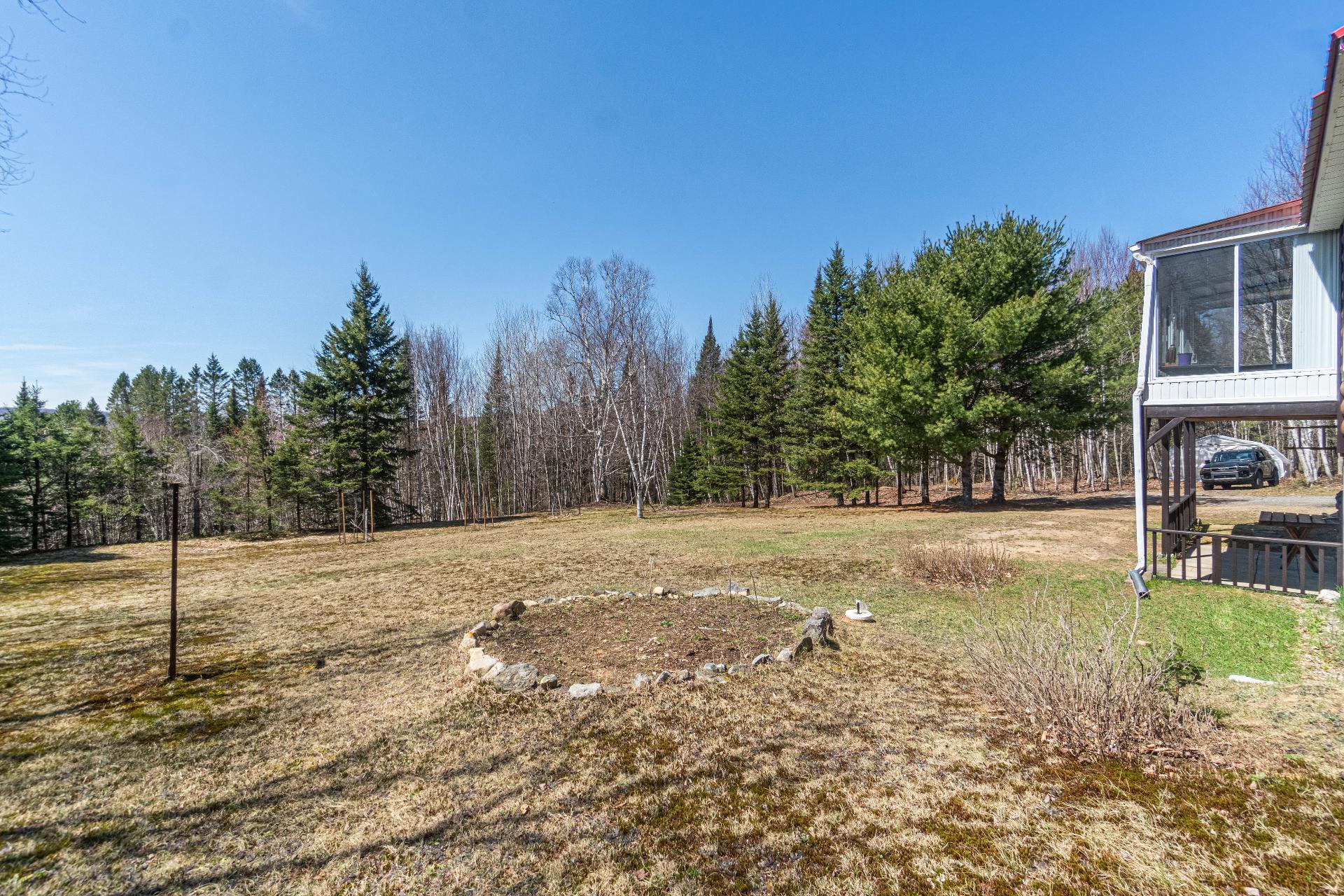 









3570


Ch. du Tour-du-Lac-Tibériade

,
Rivière-Rouge,




QC
J0T1T0

