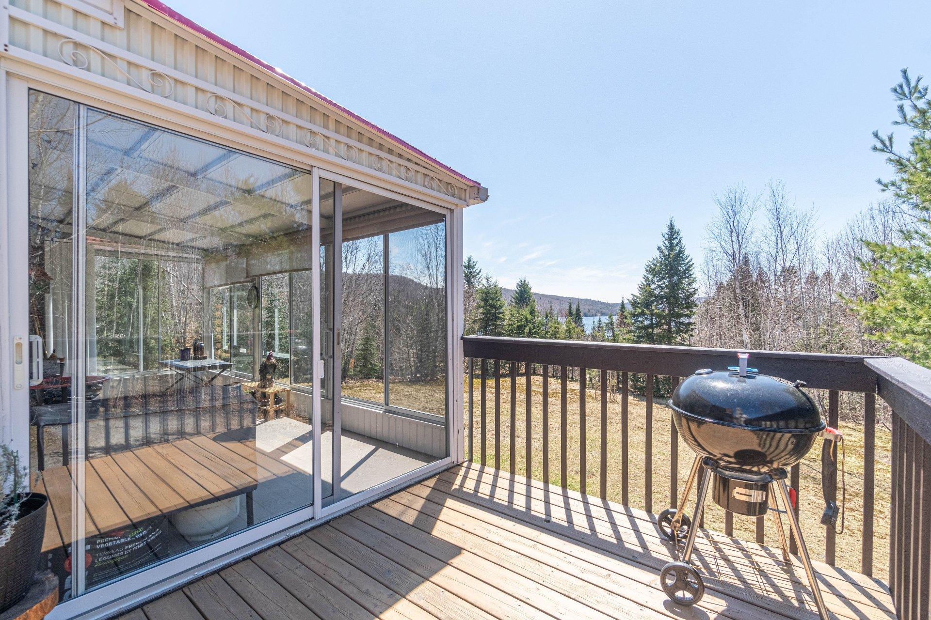 









3570


Ch. du Tour-du-Lac-Tibériade

,
Rivière-Rouge,




QC
J0T1T0

