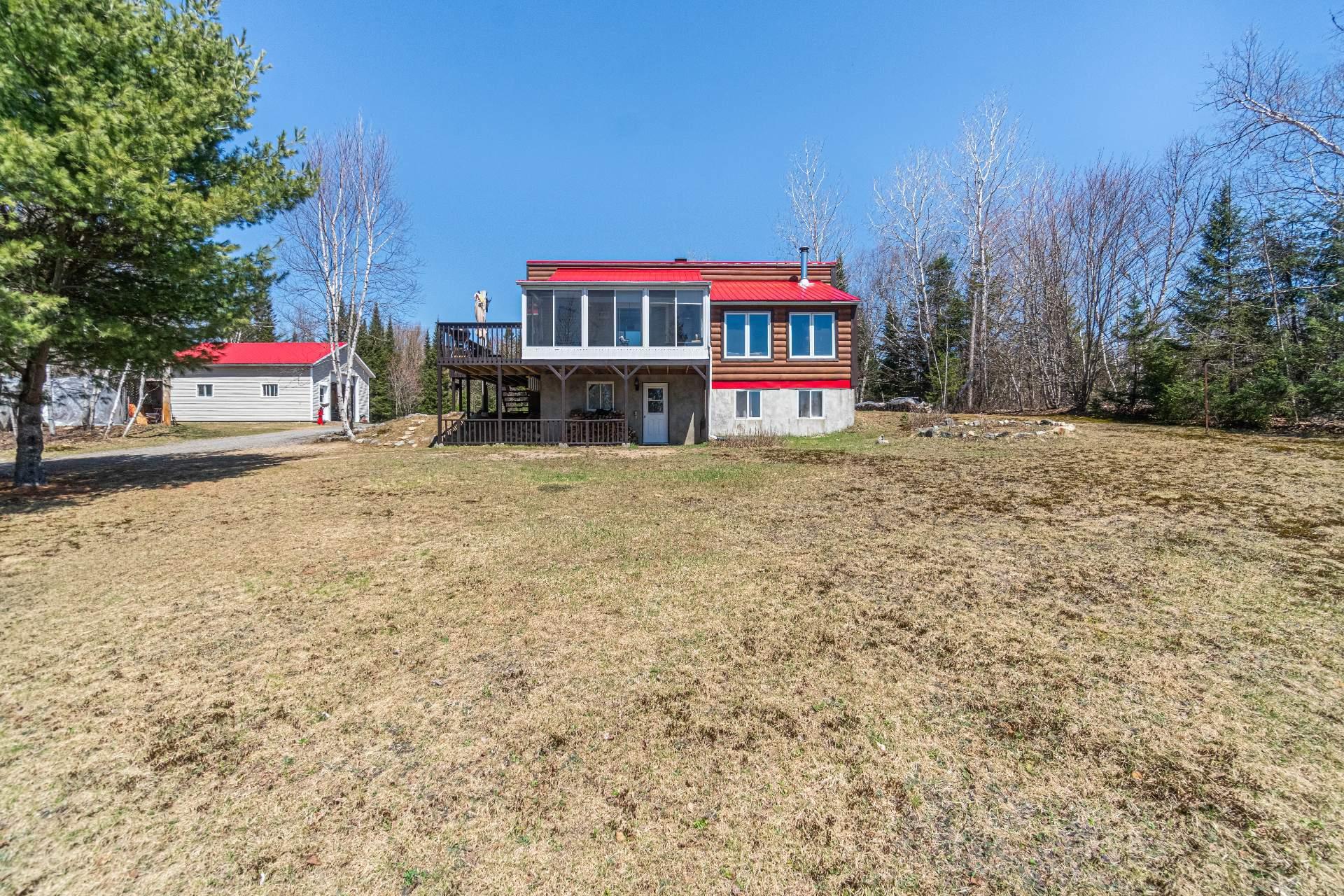 









3570


Ch. du Tour-du-Lac-Tibériade

,
Rivière-Rouge,




QC
J0T1T0

