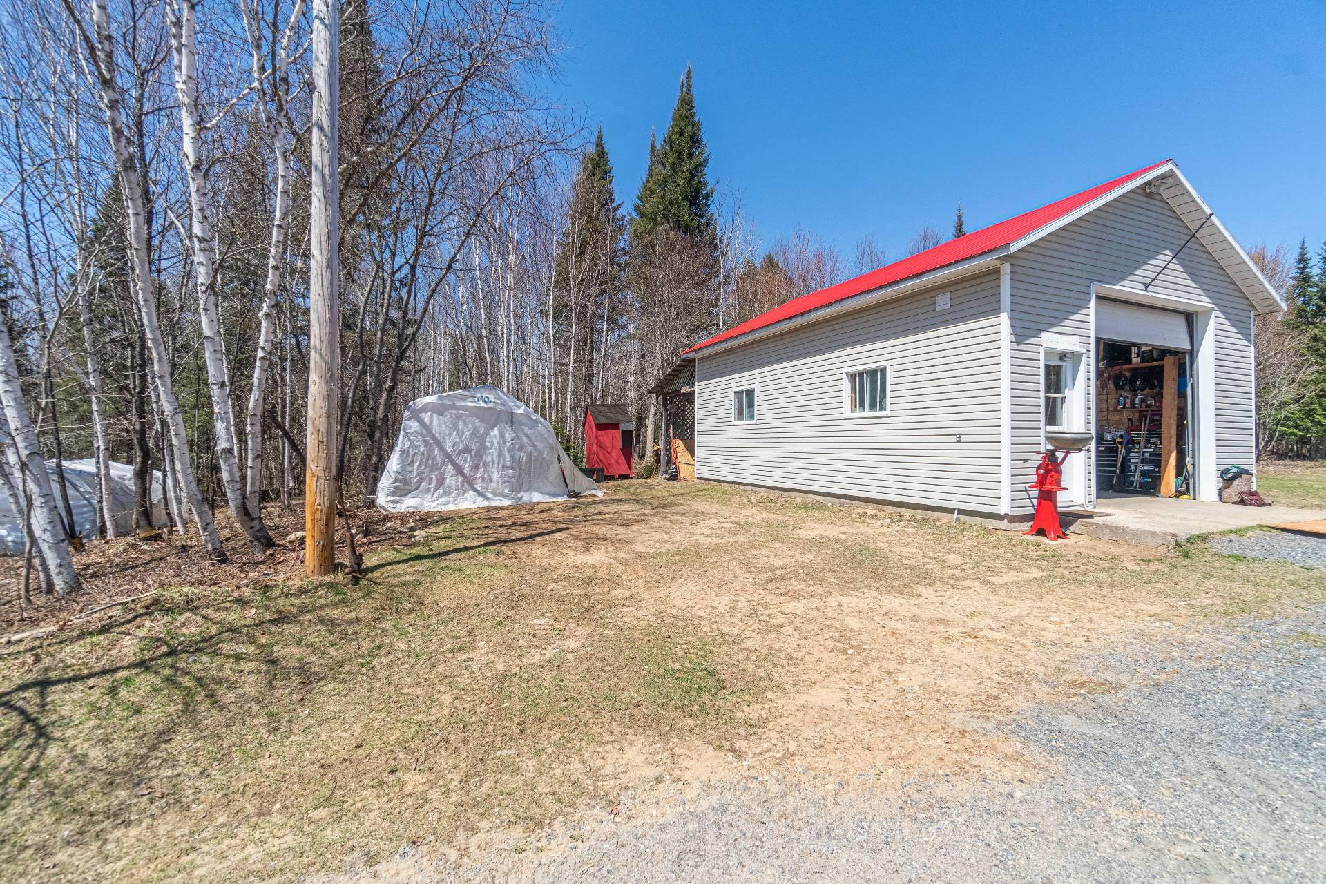 









3570


Ch. du Tour-du-Lac-Tibériade

,
Rivière-Rouge,




QC
J0T1T0

