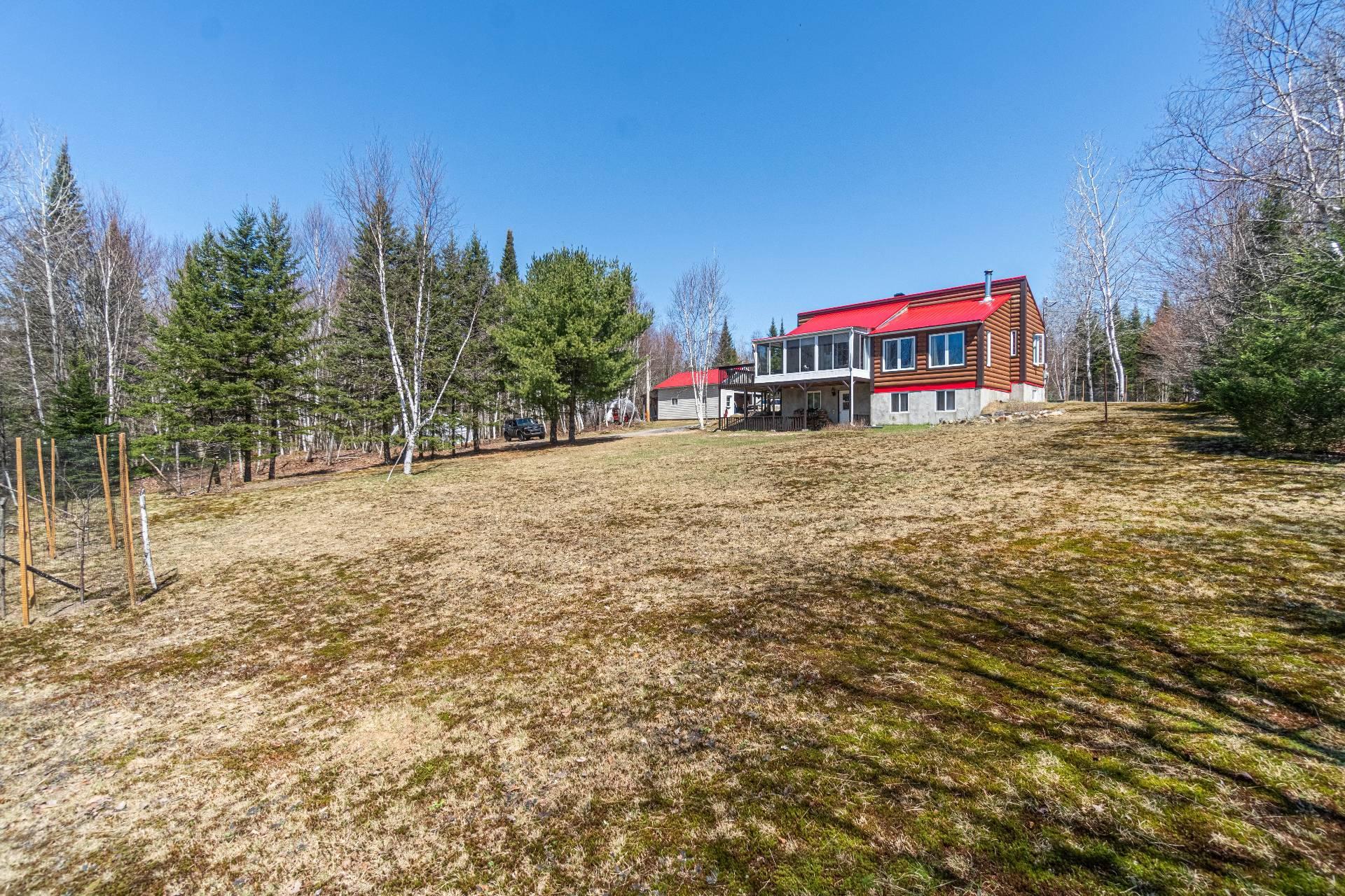 









3570


Ch. du Tour-du-Lac-Tibériade

,
Rivière-Rouge,




QC
J0T1T0

