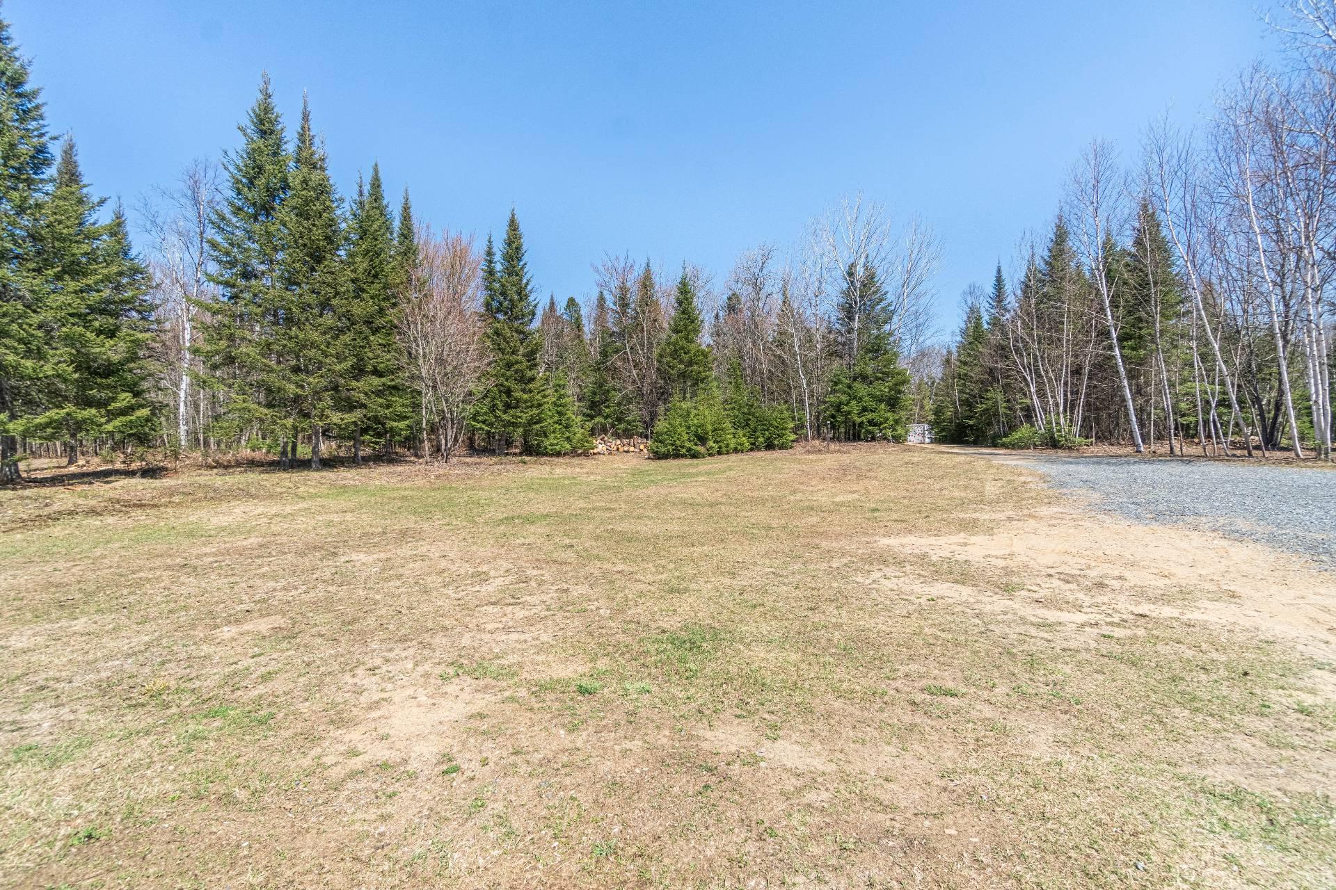 









3570


Ch. du Tour-du-Lac-Tibériade

,
Rivière-Rouge,




QC
J0T1T0

