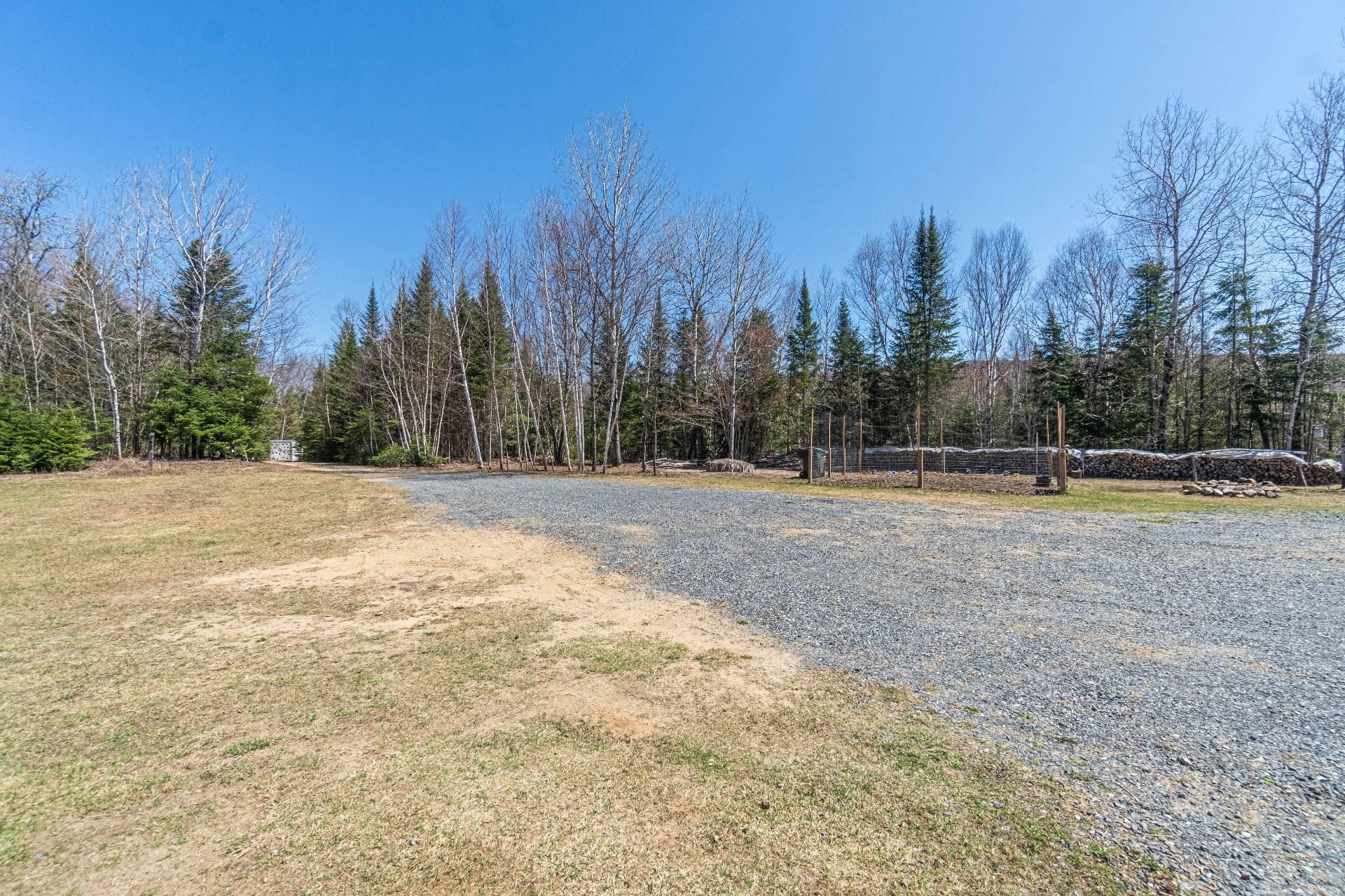 









3570


Ch. du Tour-du-Lac-Tibériade

,
Rivière-Rouge,




QC
J0T1T0

