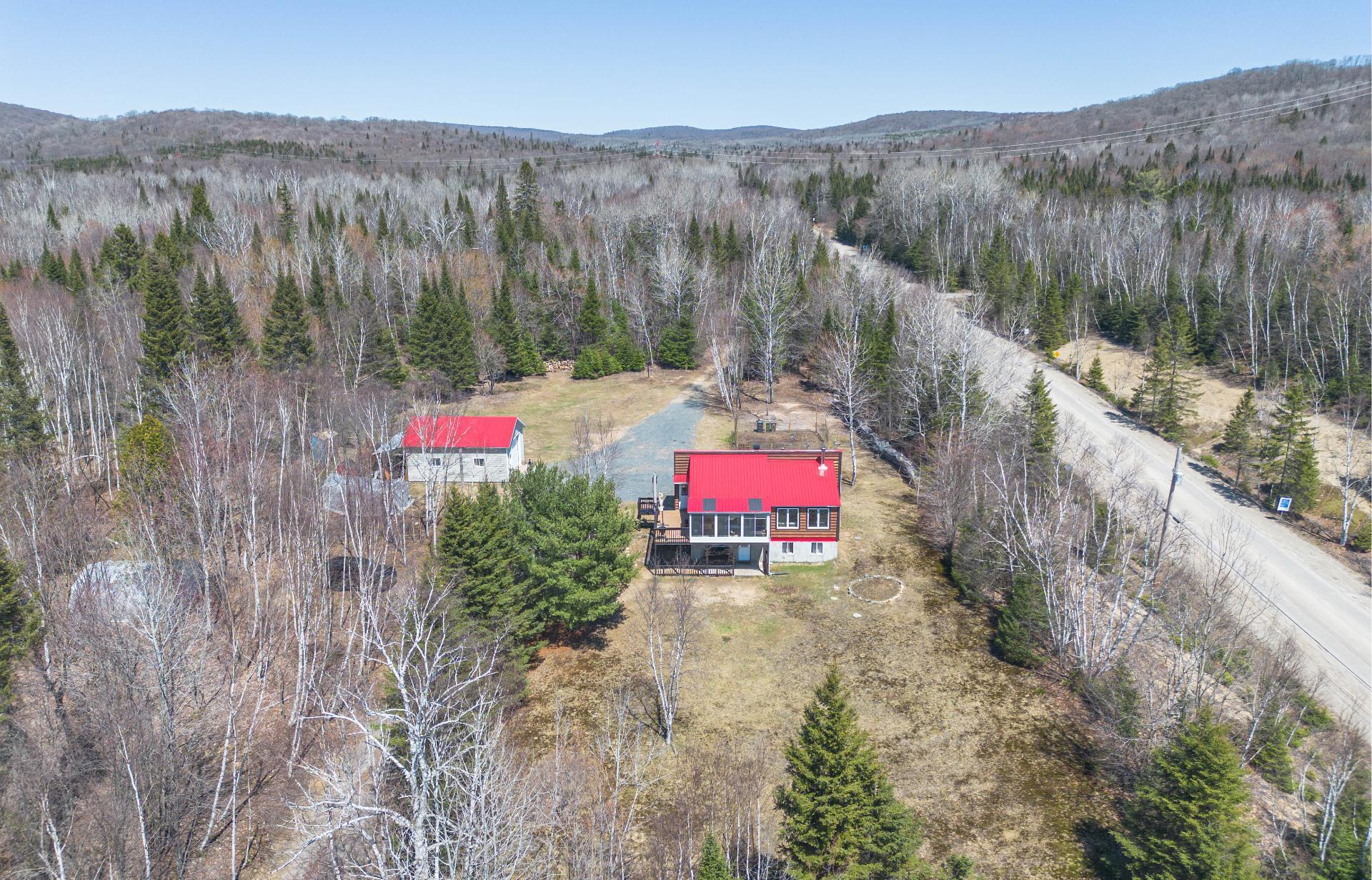 









3570


Ch. du Tour-du-Lac-Tibériade

,
Rivière-Rouge,




QC
J0T1T0

