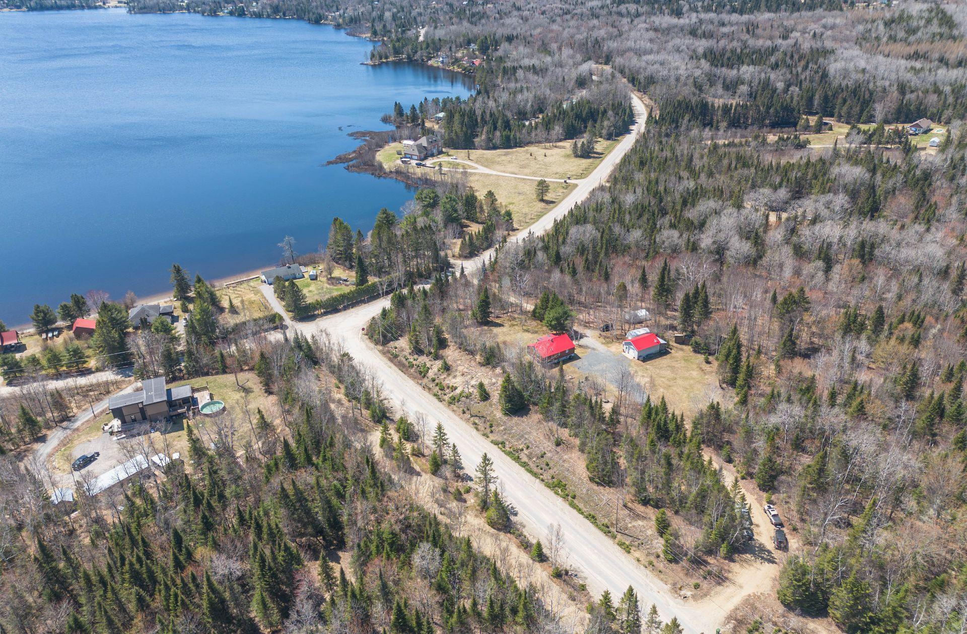 









3570


Ch. du Tour-du-Lac-Tibériade

,
Rivière-Rouge,




QC
J0T1T0

