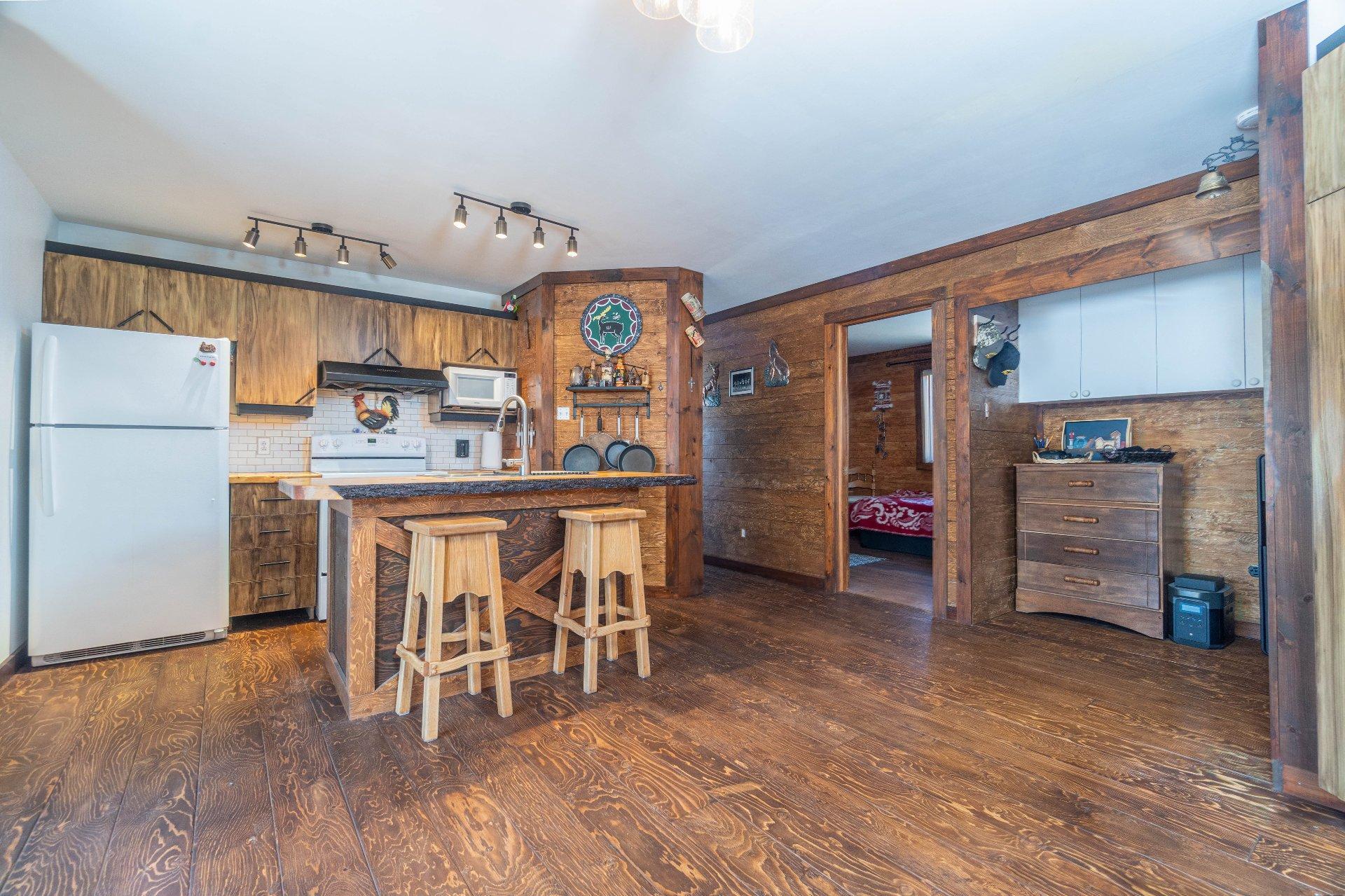 









3570


Ch. du Tour-du-Lac-Tibériade

,
Rivière-Rouge,




QC
J0T1T0


