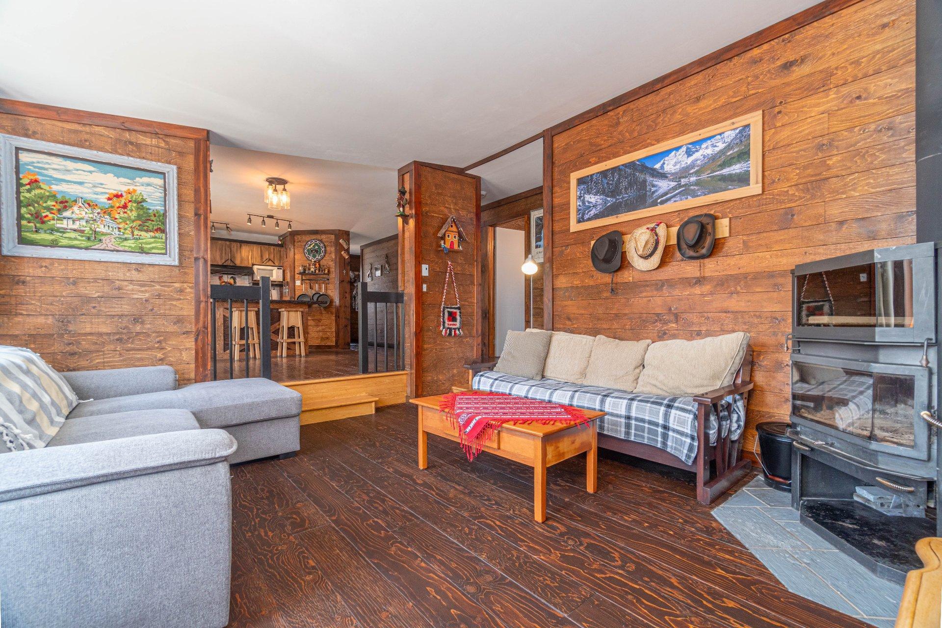 









3570


Ch. du Tour-du-Lac-Tibériade

,
Rivière-Rouge,




QC
J0T1T0

