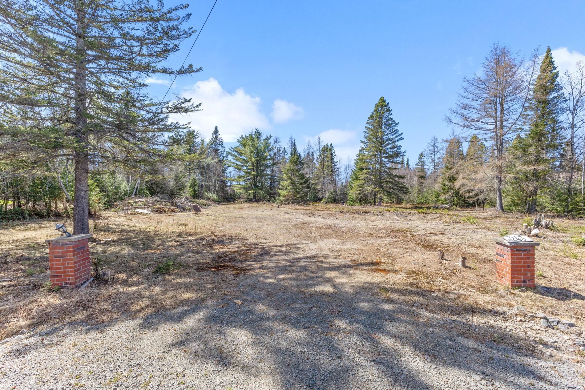 









243


Rue du Lac-Marier

,
Sainte-Marguerite-du-Lac-Masson,







QC
J0T1L0

