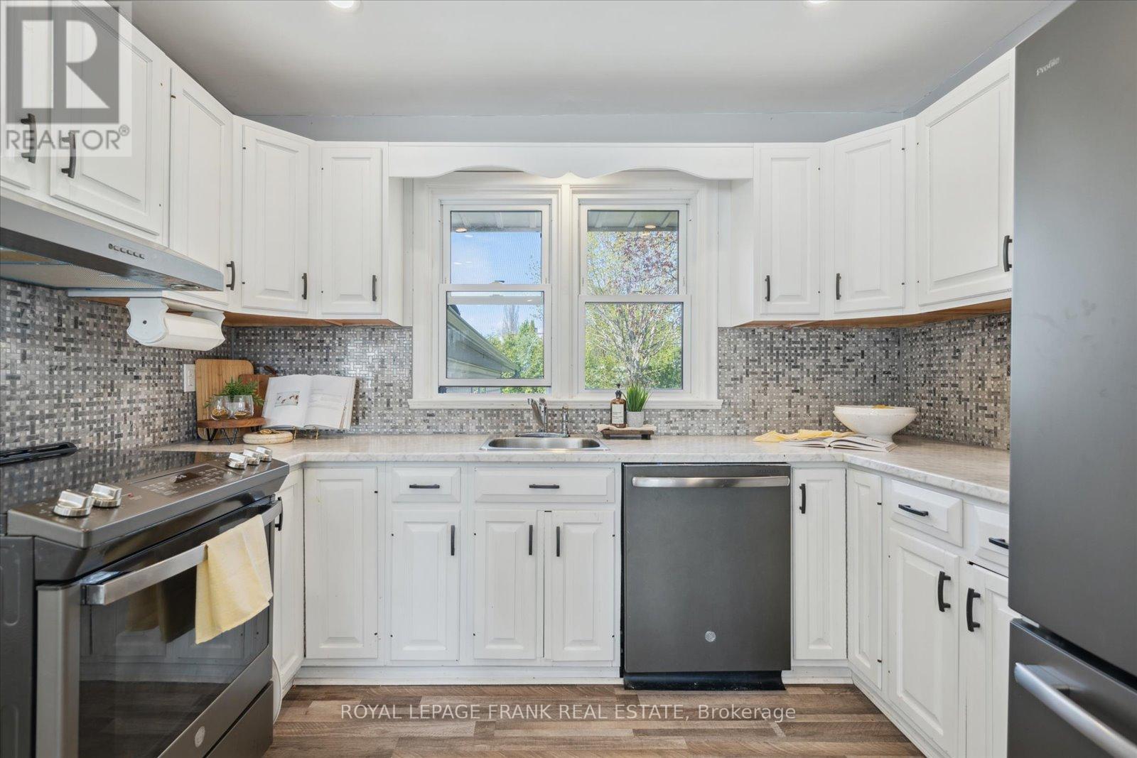 












109 ONTARIO STREET

,
Clarington (Bowmanville),




Ontario
L1C2T3

