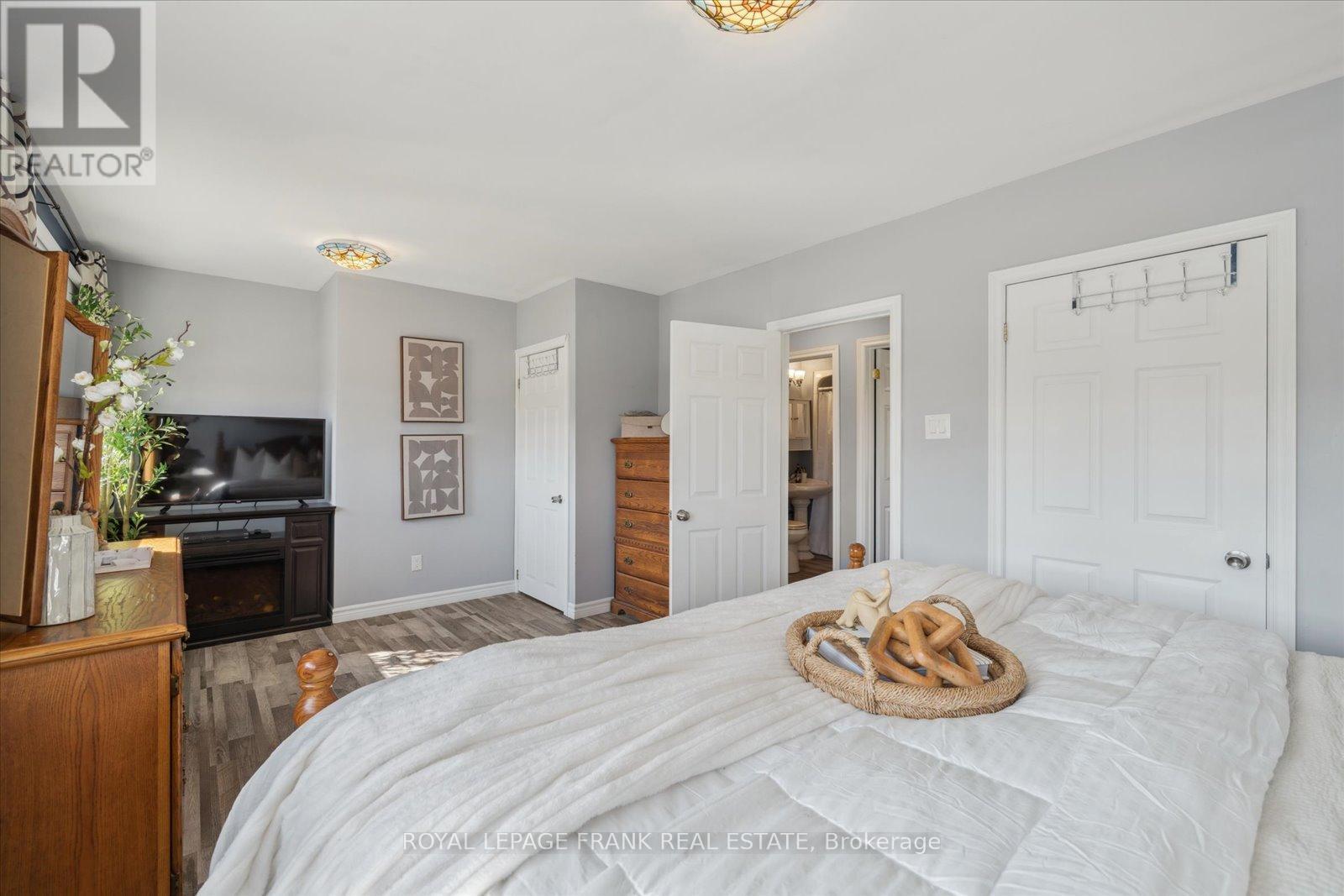 












109 ONTARIO STREET

,
Clarington (Bowmanville),




Ontario
L1C2T3

