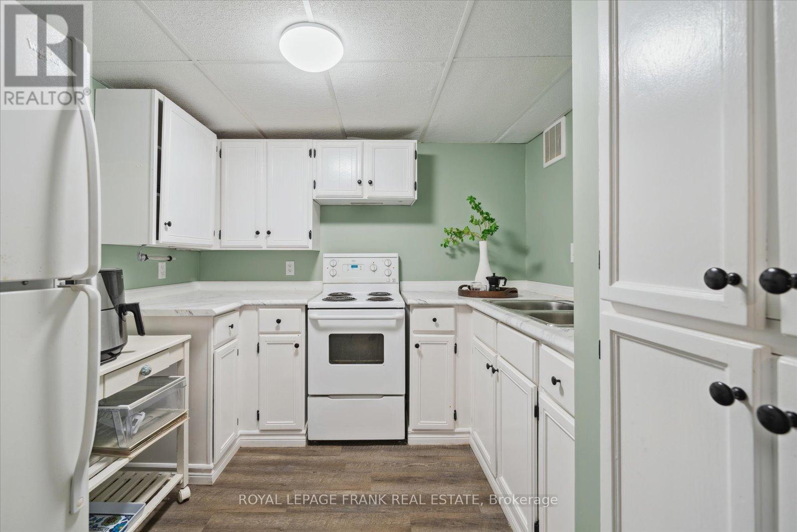 












109 ONTARIO STREET

,
Clarington (Bowmanville),




Ontario
L1C2T3

