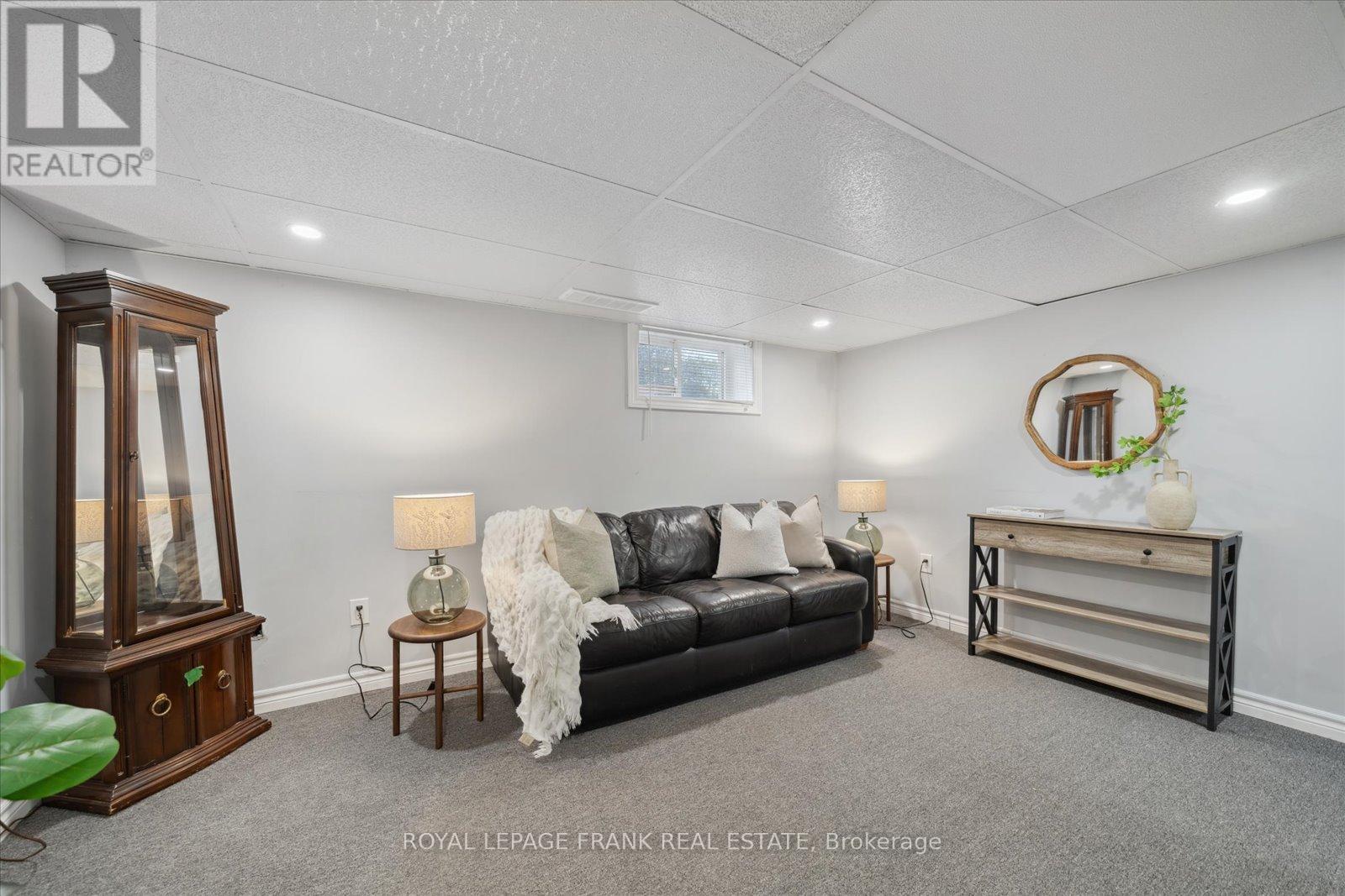 












109 ONTARIO STREET

,
Clarington (Bowmanville),




Ontario
L1C2T3

