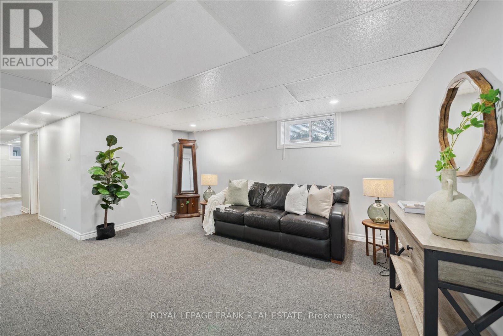 












109 ONTARIO STREET

,
Clarington (Bowmanville),




Ontario
L1C2T3

