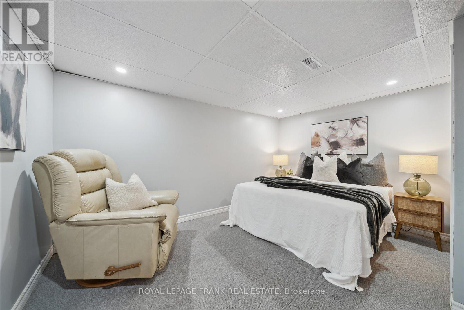 












109 ONTARIO STREET

,
Clarington (Bowmanville),




Ontario
L1C2T3

