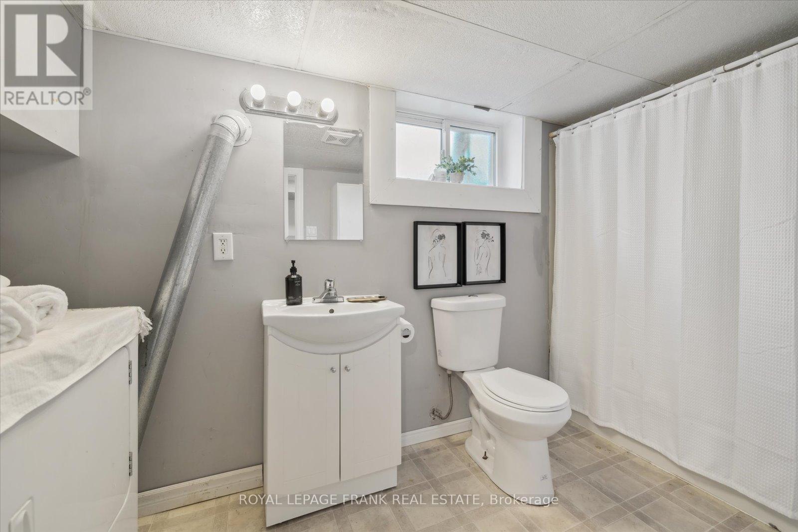 












109 ONTARIO STREET

,
Clarington (Bowmanville),




Ontario
L1C2T3

