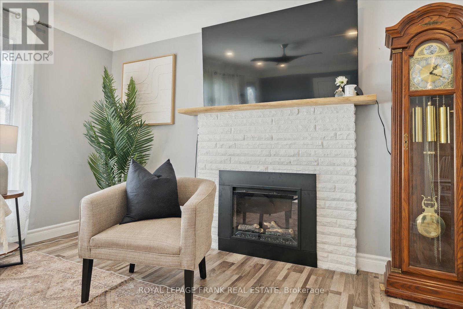 












109 ONTARIO STREET

,
Clarington (Bowmanville),




Ontario
L1C2T3

