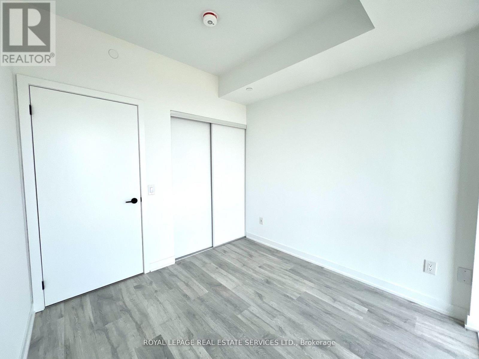 












1206 - 220 MISSINNIHE WAY

,
Mississauga,




Ontario
L5H0A9

