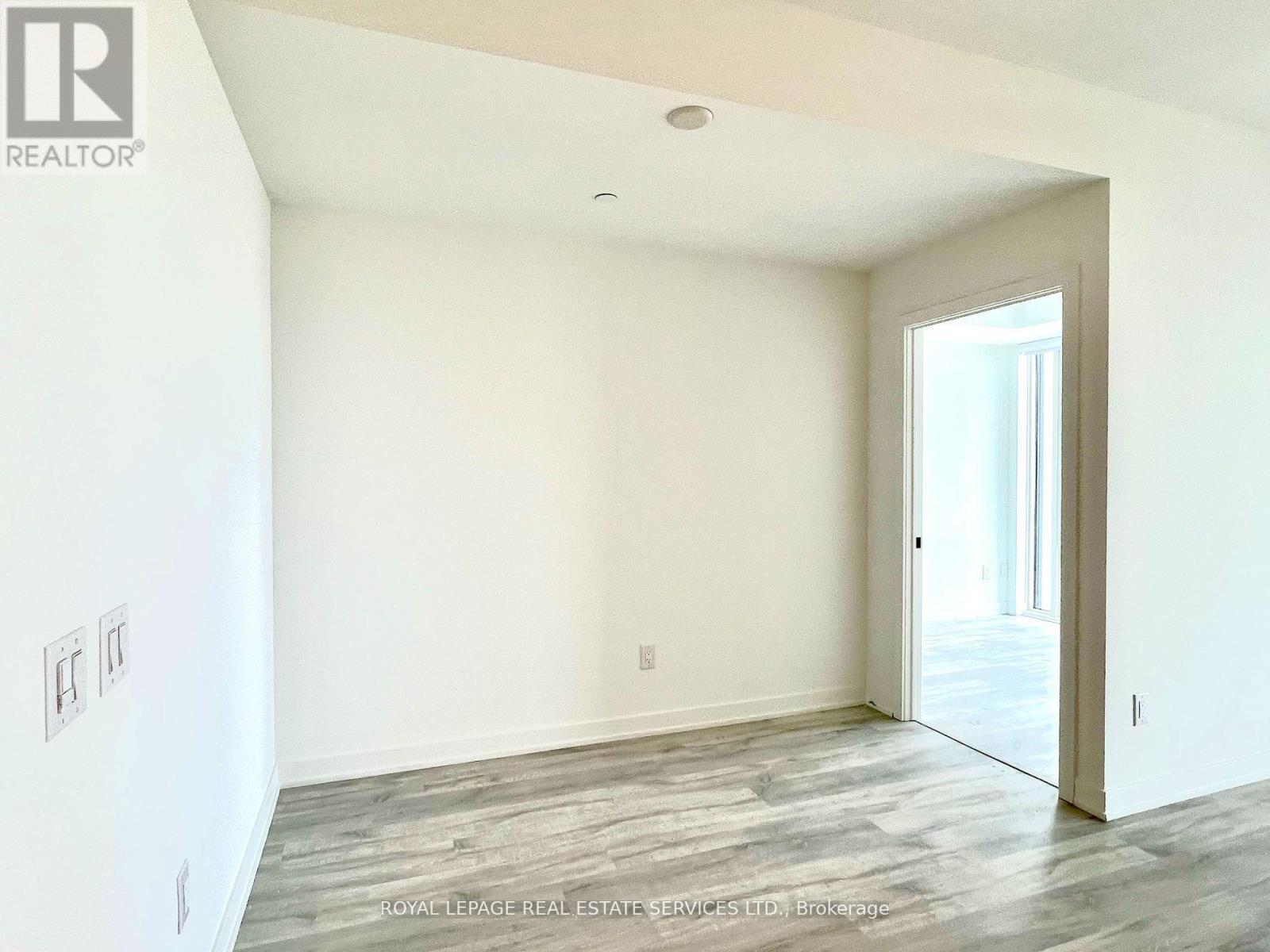 












1206 - 220 MISSINNIHE WAY

,
Mississauga,




Ontario
L5H0A9

