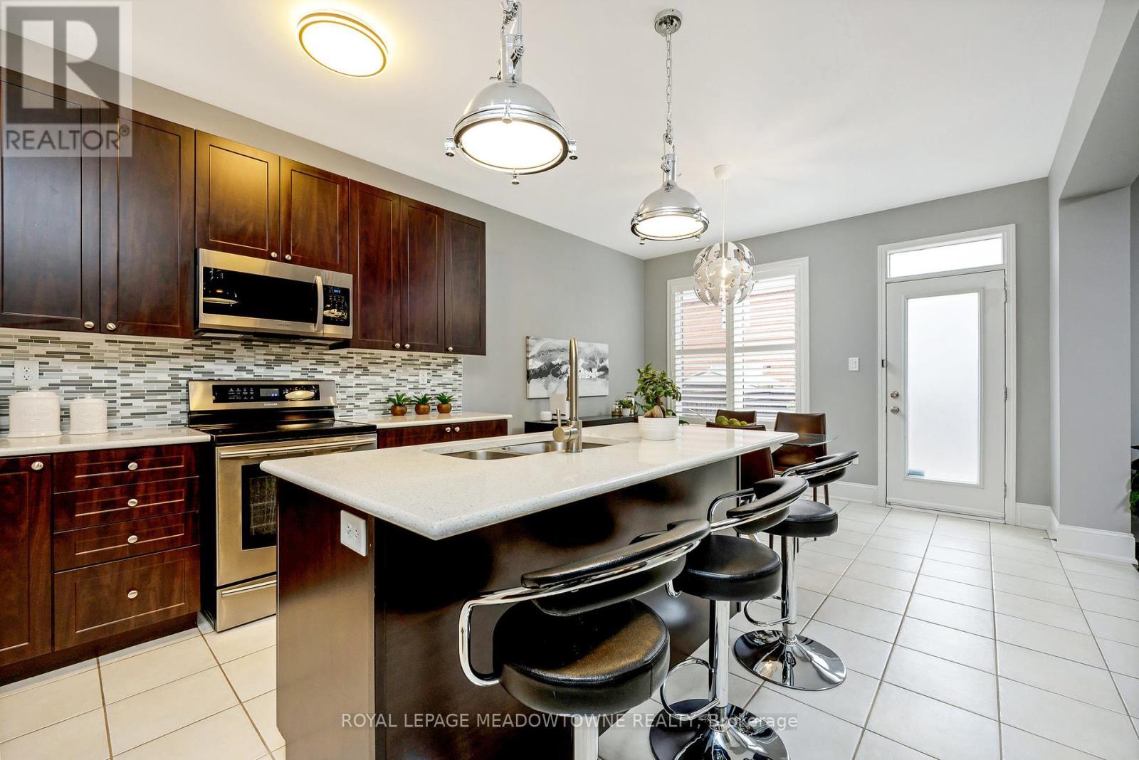 












428 DYMOTT AVENUE

,
Milton,




Ontario
L9T7V1

