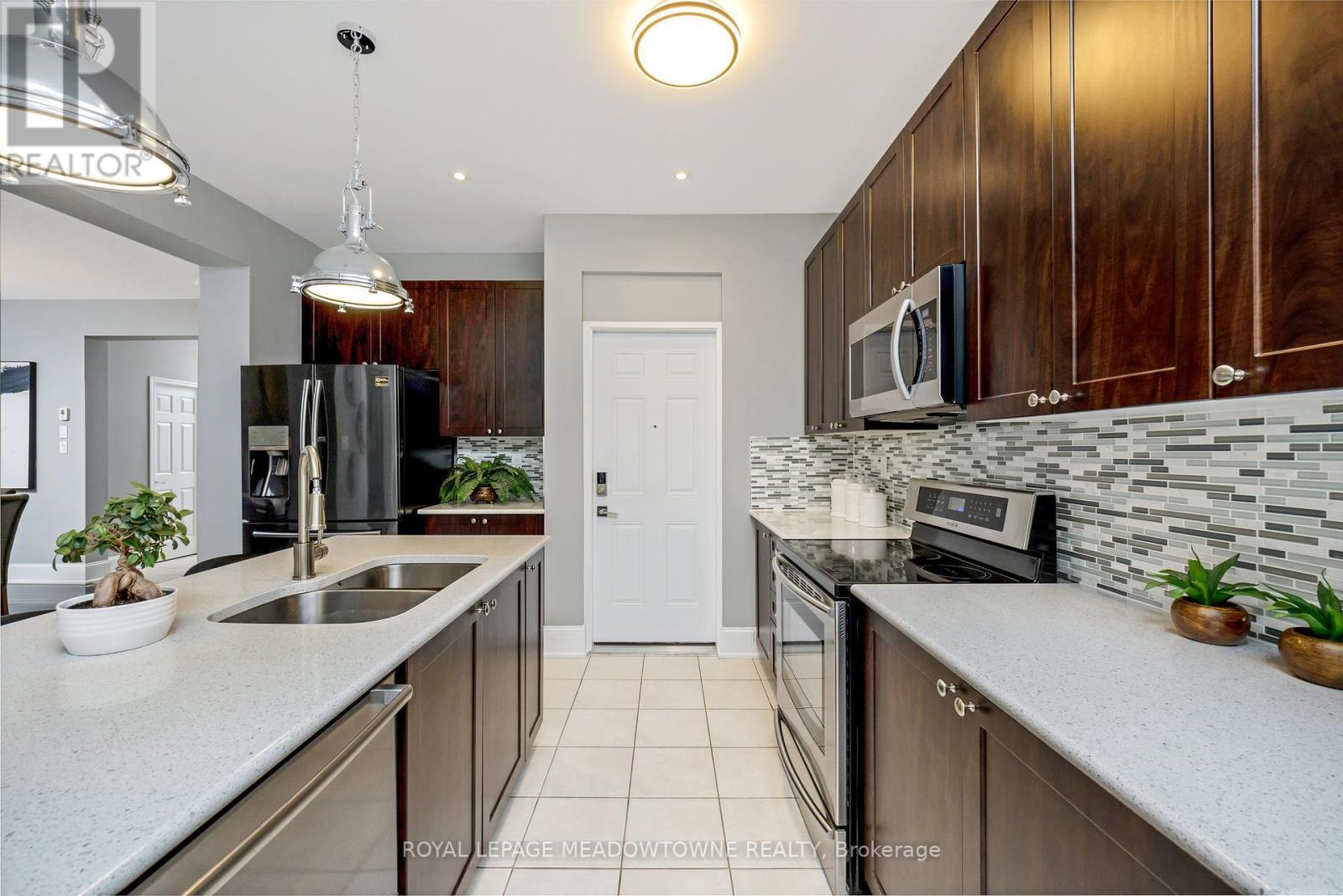 












428 DYMOTT AVENUE

,
Milton,




Ontario
L9T7V1

