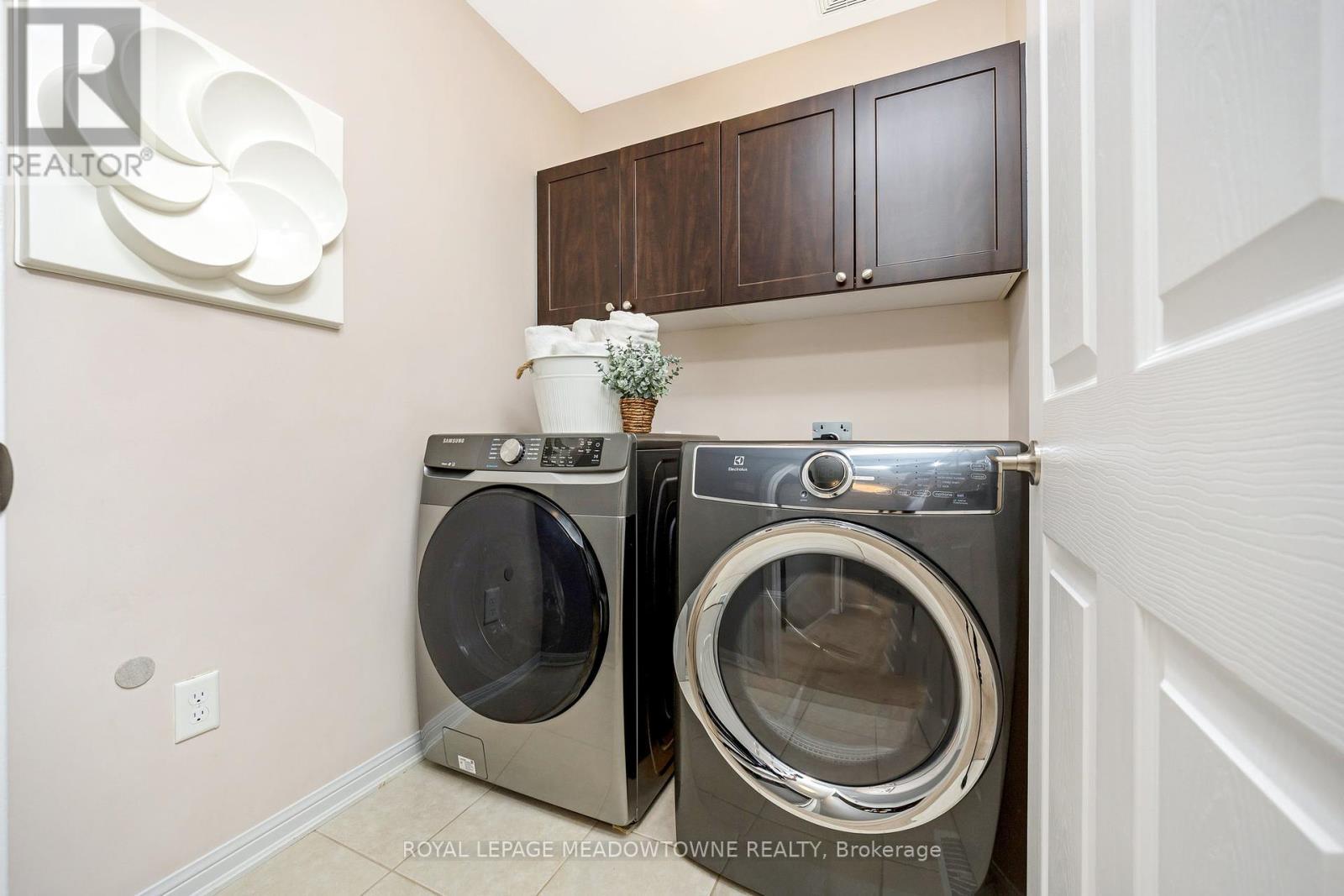 












428 DYMOTT AVENUE

,
Milton,




Ontario
L9T7V1

