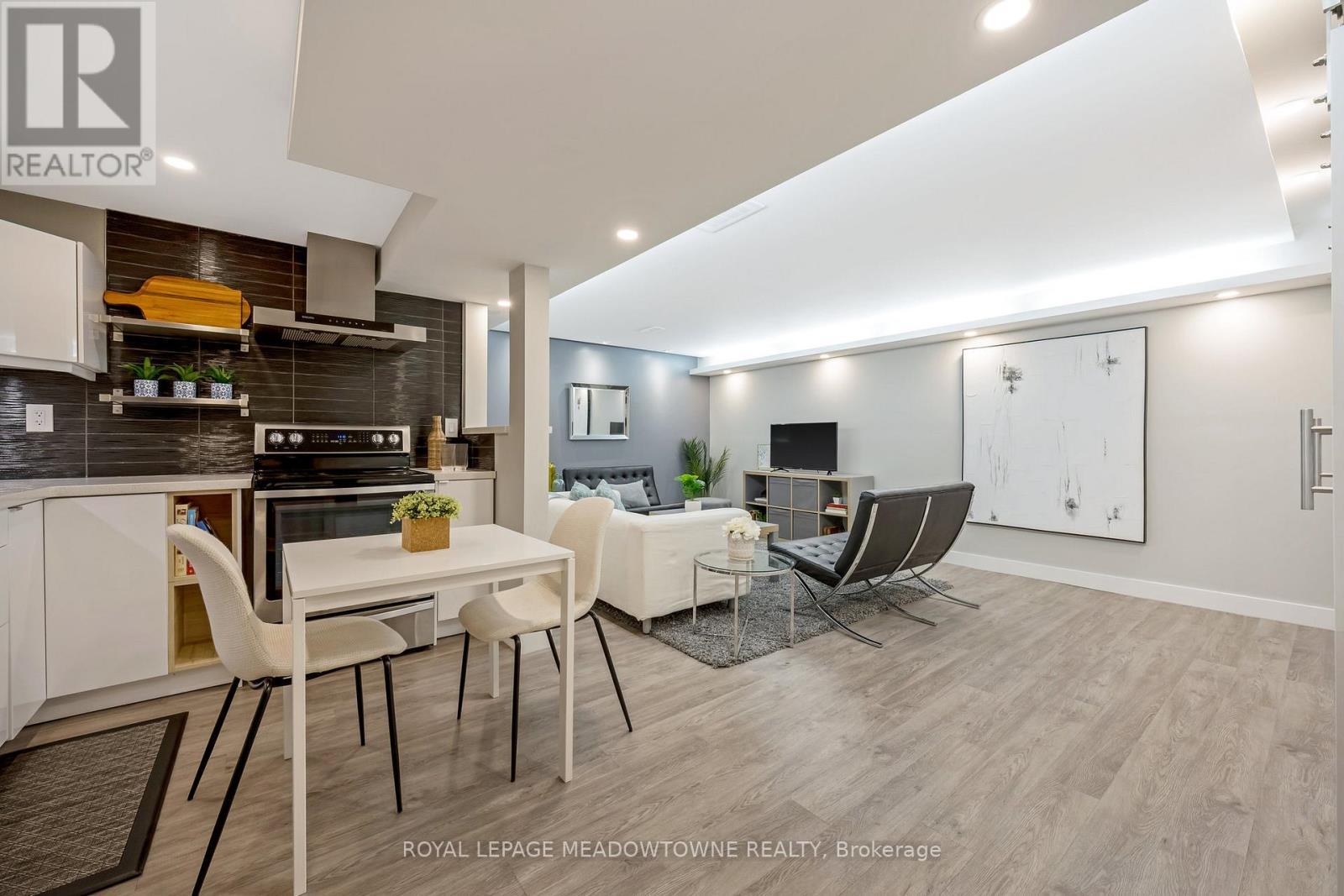 












428 DYMOTT AVENUE

,
Milton,




Ontario
L9T7V1

