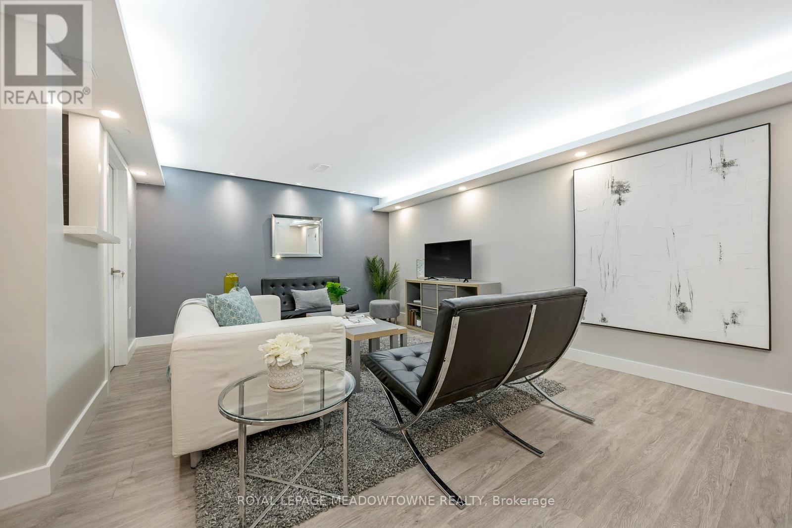 












428 DYMOTT AVENUE

,
Milton,




Ontario
L9T7V1

