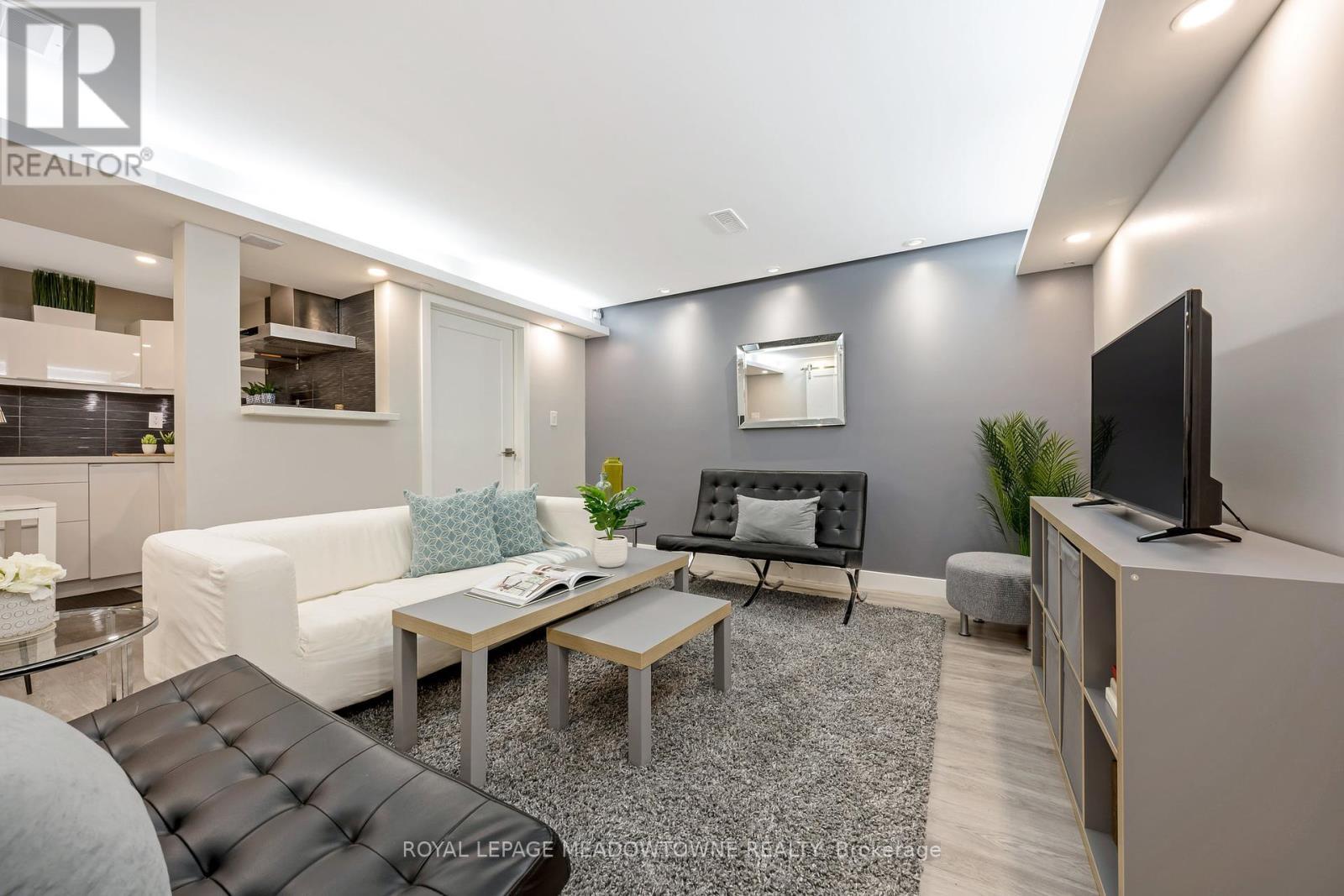 












428 DYMOTT AVENUE

,
Milton,




Ontario
L9T7V1

