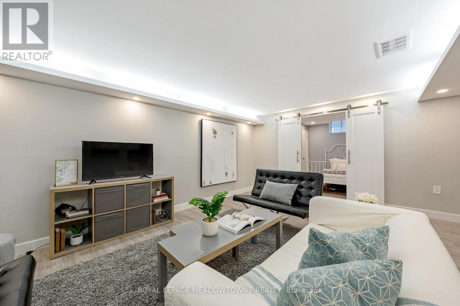 












428 DYMOTT AVENUE

,
Milton,




Ontario
L9T7V1


