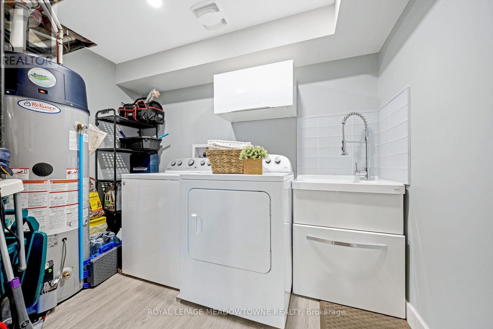 












428 DYMOTT AVENUE

,
Milton,




Ontario
L9T7V1

