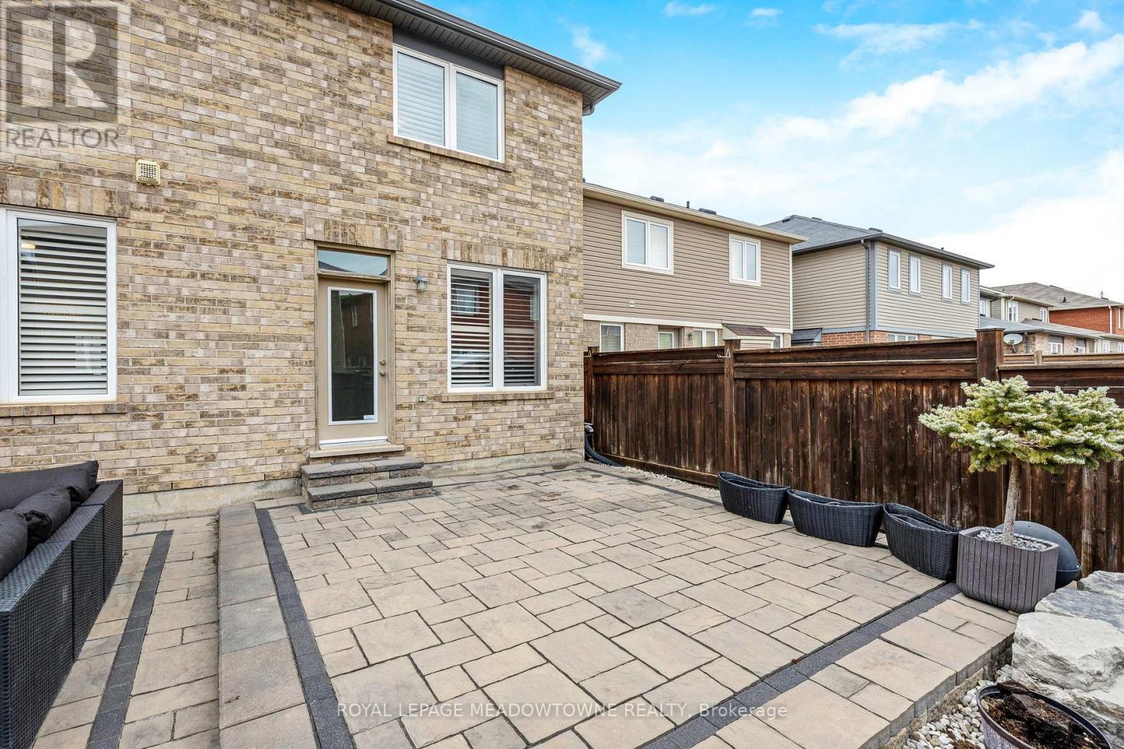 












428 DYMOTT AVENUE

,
Milton,




Ontario
L9T7V1

