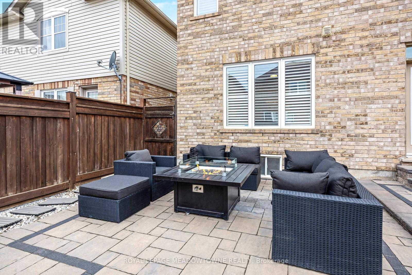 












428 DYMOTT AVENUE

,
Milton,




Ontario
L9T7V1

