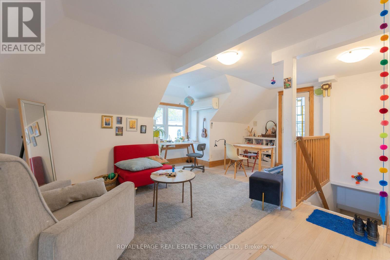 












3 - 18 SHORNCLIFFE AVENUE

,
Toronto,




Ontario
M4V1T1

