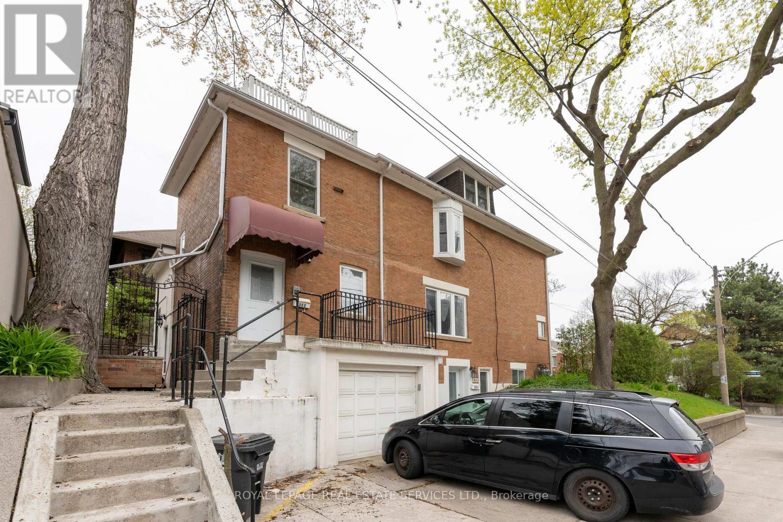 












3 - 18 SHORNCLIFFE AVENUE

,
Toronto,




Ontario
M4V1T1

