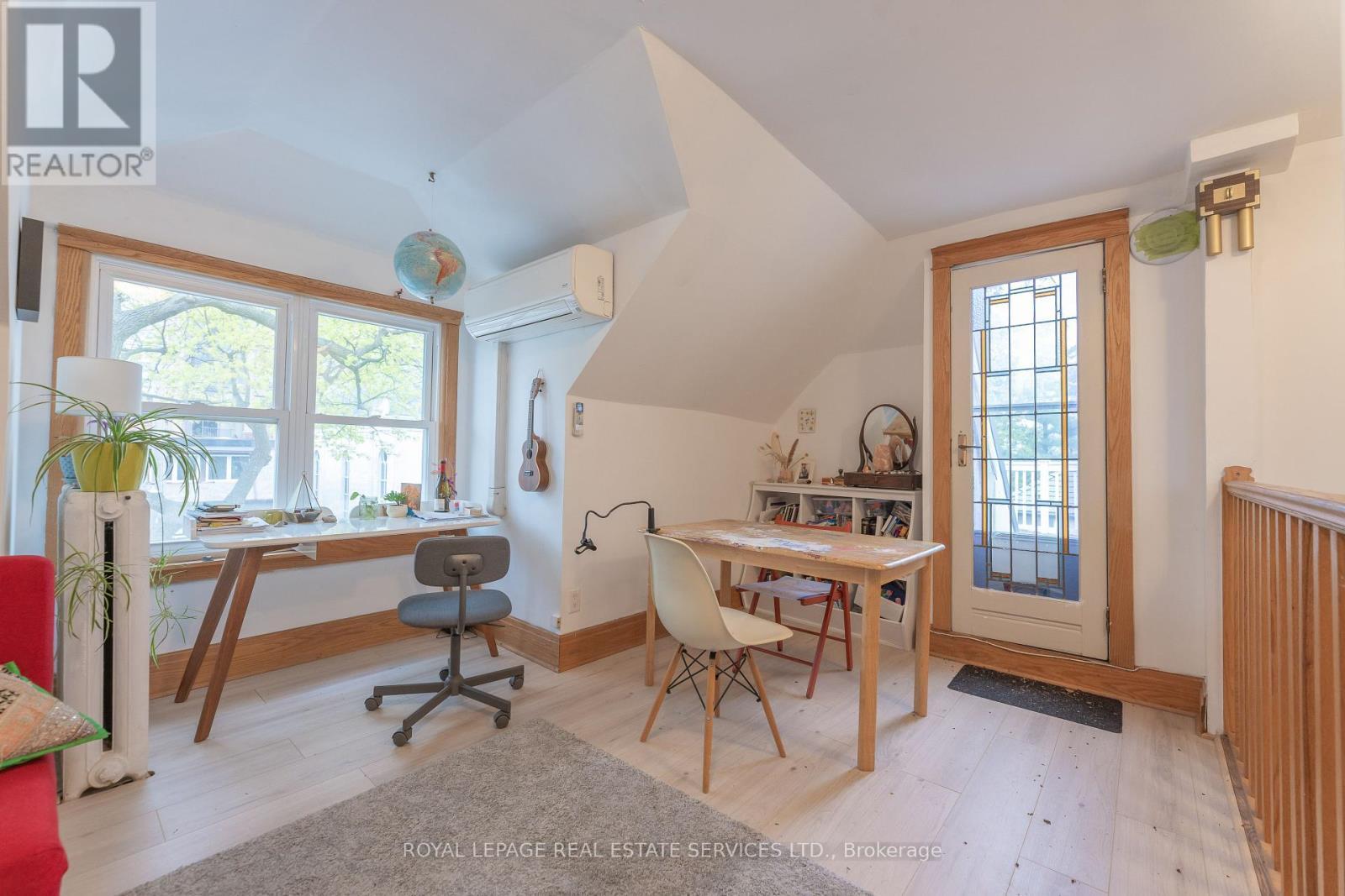 












3 - 18 SHORNCLIFFE AVENUE

,
Toronto,




Ontario
M4V1T1

