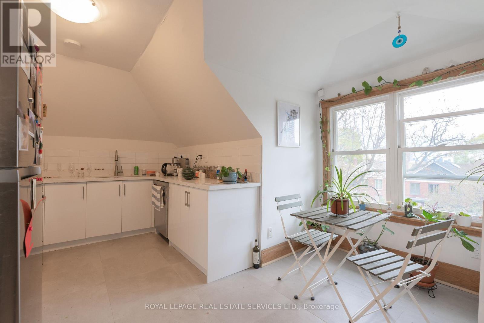 












3 - 18 SHORNCLIFFE AVENUE

,
Toronto,




Ontario
M4V1T1

