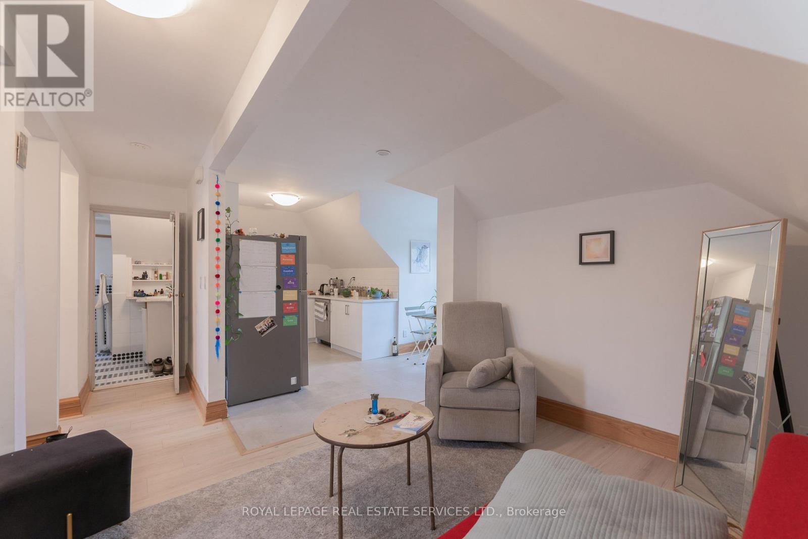 












3 - 18 SHORNCLIFFE AVENUE

,
Toronto,




Ontario
M4V1T1

