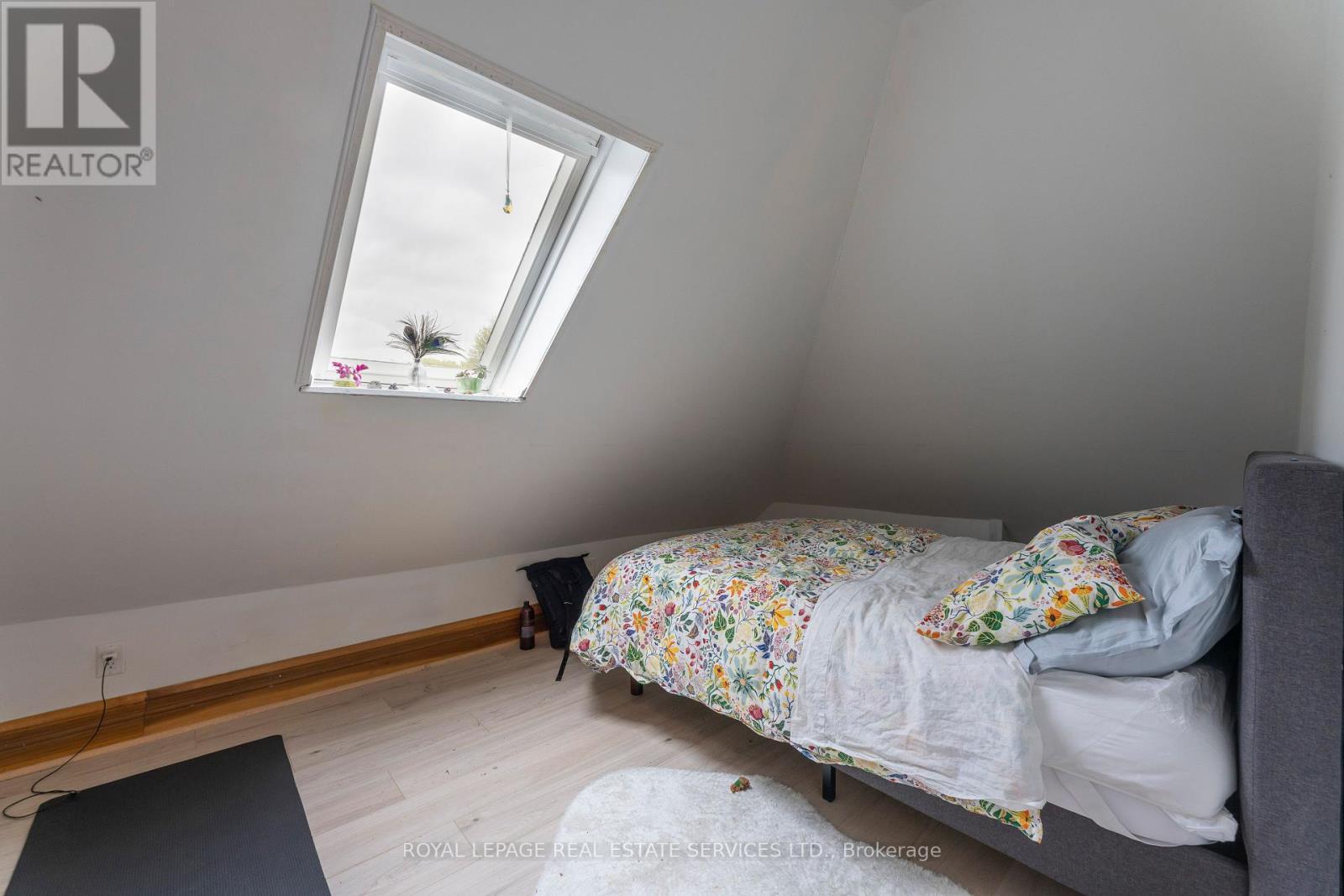 












3 - 18 SHORNCLIFFE AVENUE

,
Toronto,




Ontario
M4V1T1

