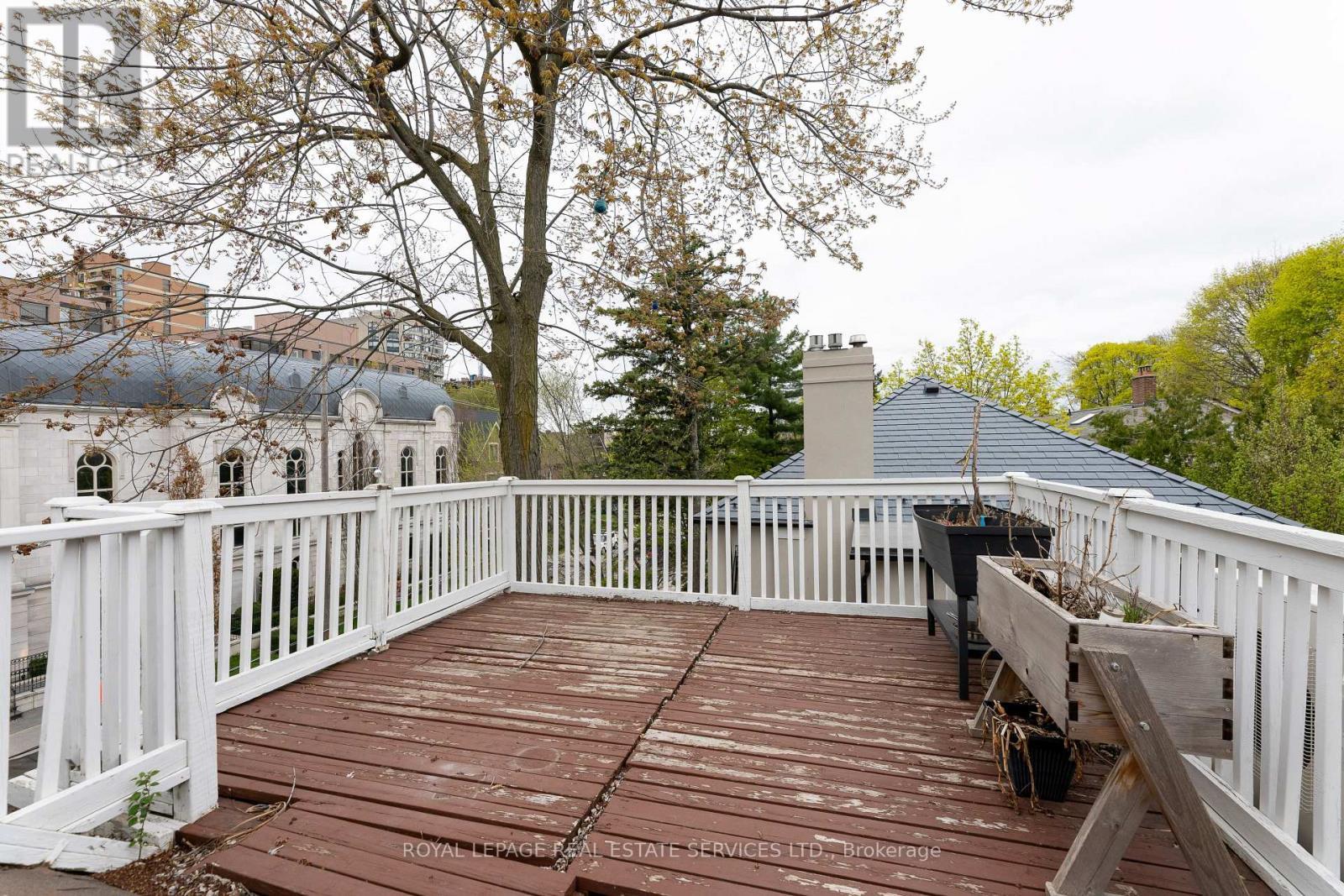 












3 - 18 SHORNCLIFFE AVENUE

,
Toronto,




Ontario
M4V1T1

