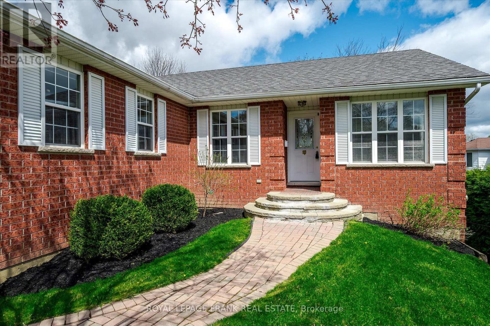 












1606 RAMBLEWOOD DRIVE

,
Peterborough West (South),




Ontario
K9K2C5

