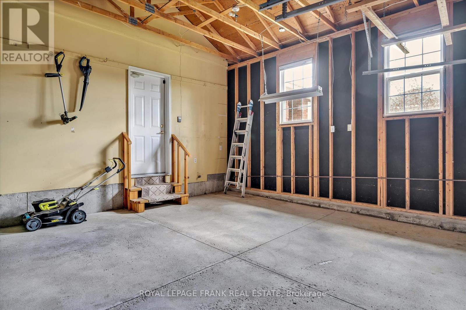 












1606 RAMBLEWOOD DRIVE

,
Peterborough West (South),




Ontario
K9K2C5


