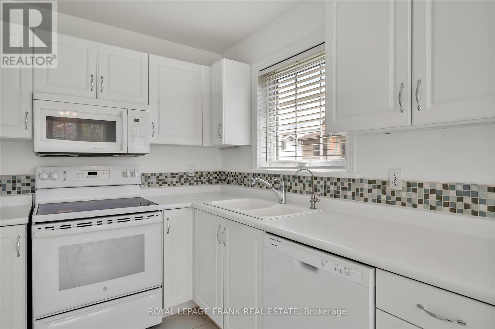 












1606 RAMBLEWOOD DRIVE

,
Peterborough West (South),




Ontario
K9K2C5

