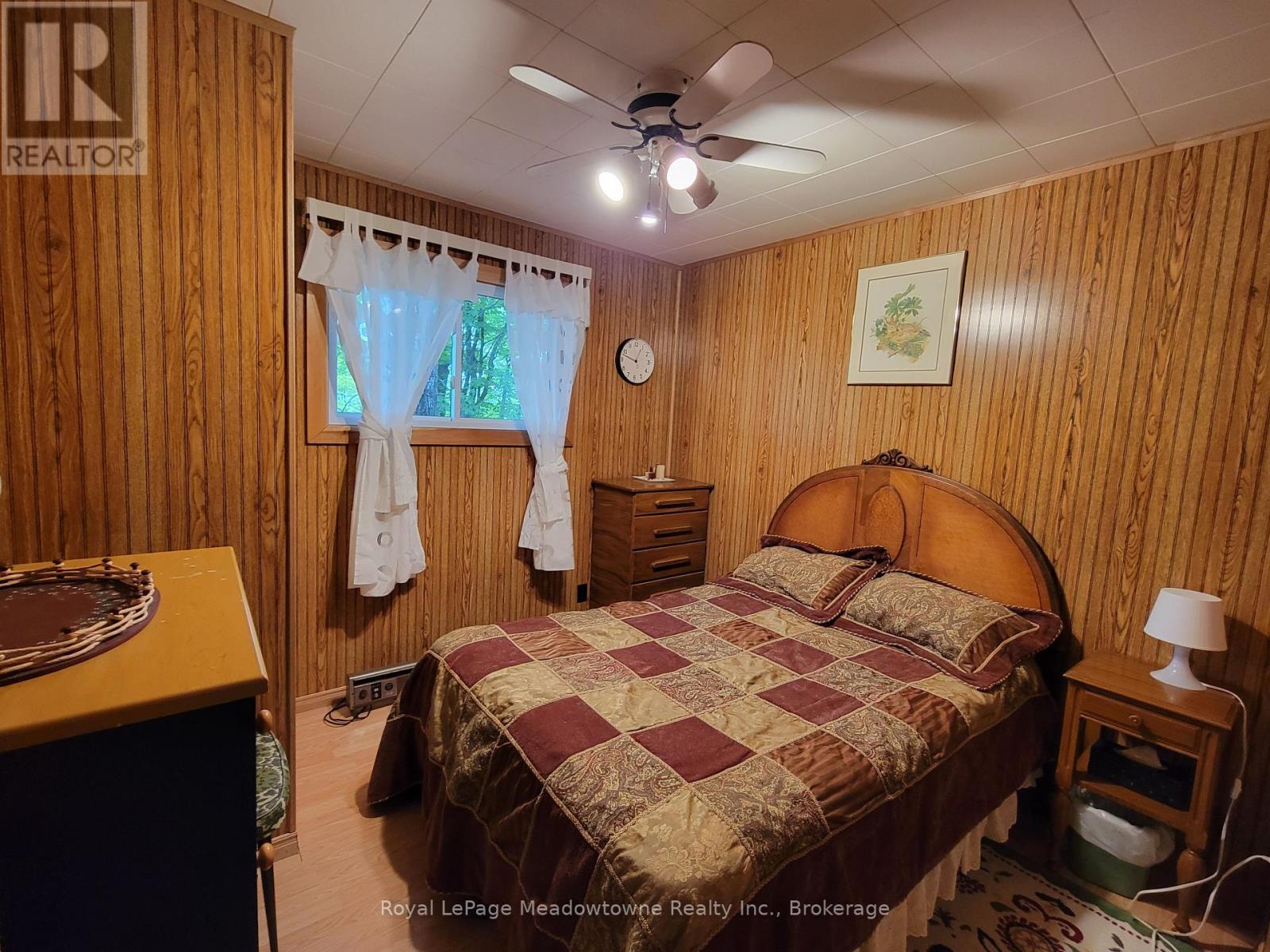 












28424 HIGHWAY 7 S

,
Central Frontenac (Frontenac Centre),




Ontario
K0H1B0


