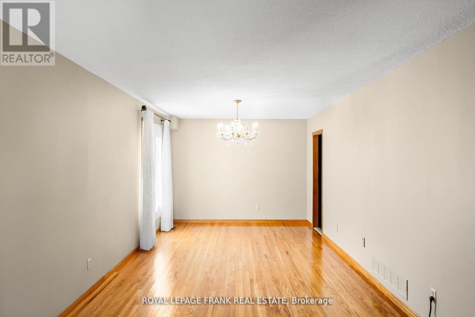 












1402 MANITOU DRIVE

,
Oshawa (Samac),




Ontario
L1G7P7

