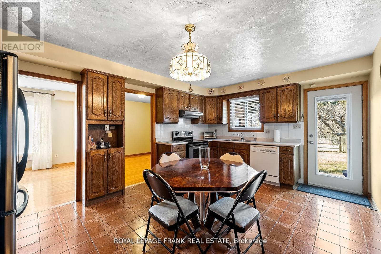












1402 MANITOU DRIVE

,
Oshawa (Samac),




Ontario
L1G7P7

