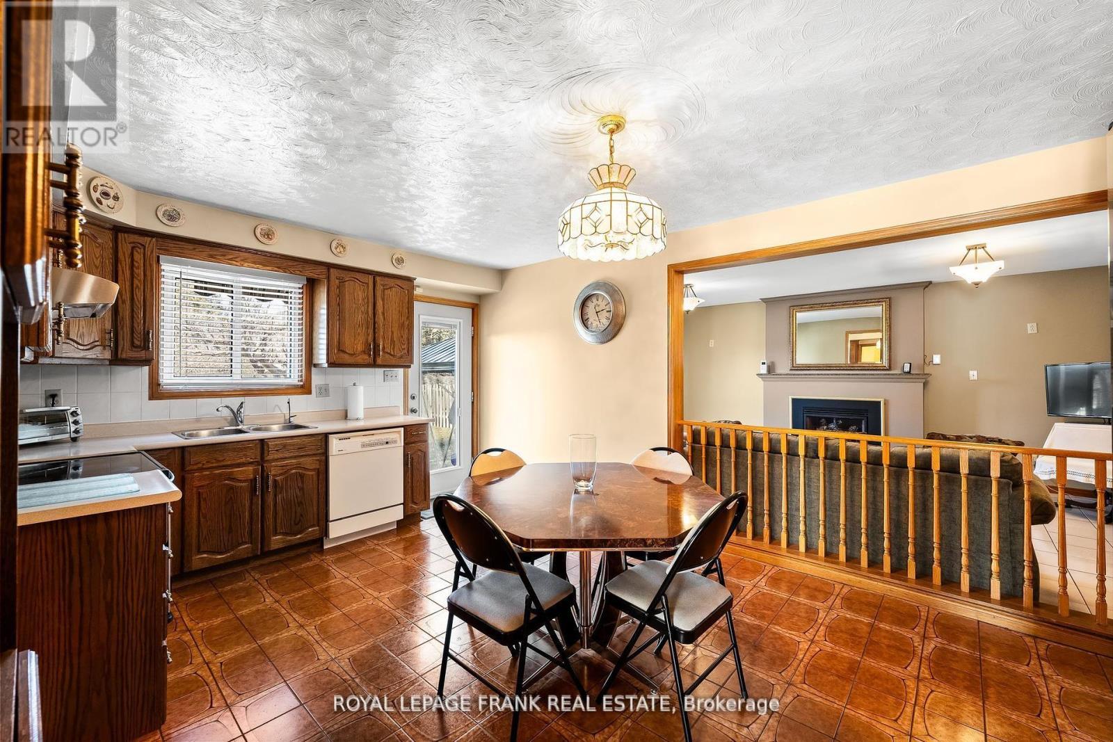 












1402 MANITOU DRIVE

,
Oshawa (Samac),




Ontario
L1G7P7


