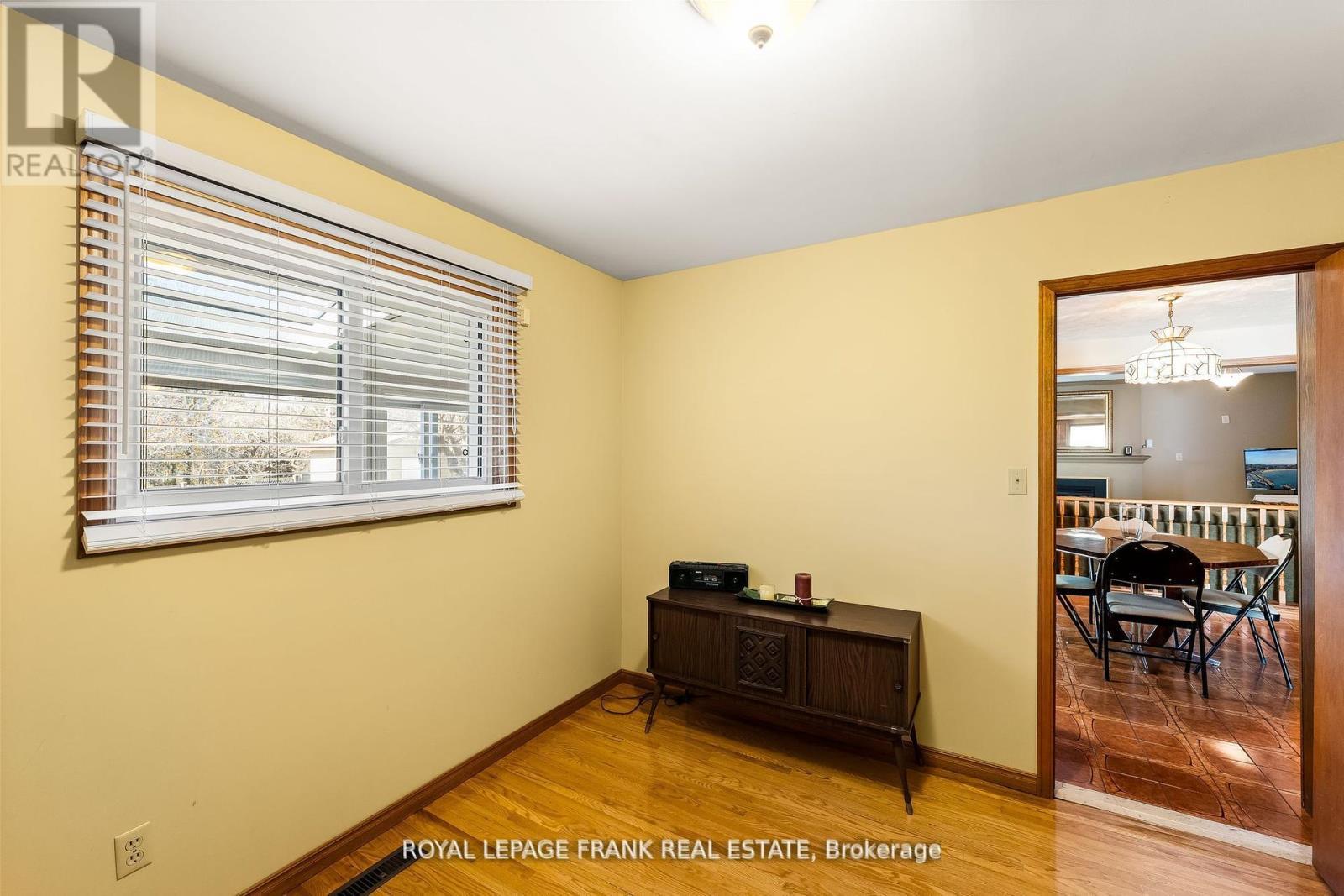 












1402 MANITOU DRIVE

,
Oshawa (Samac),




Ontario
L1G7P7

